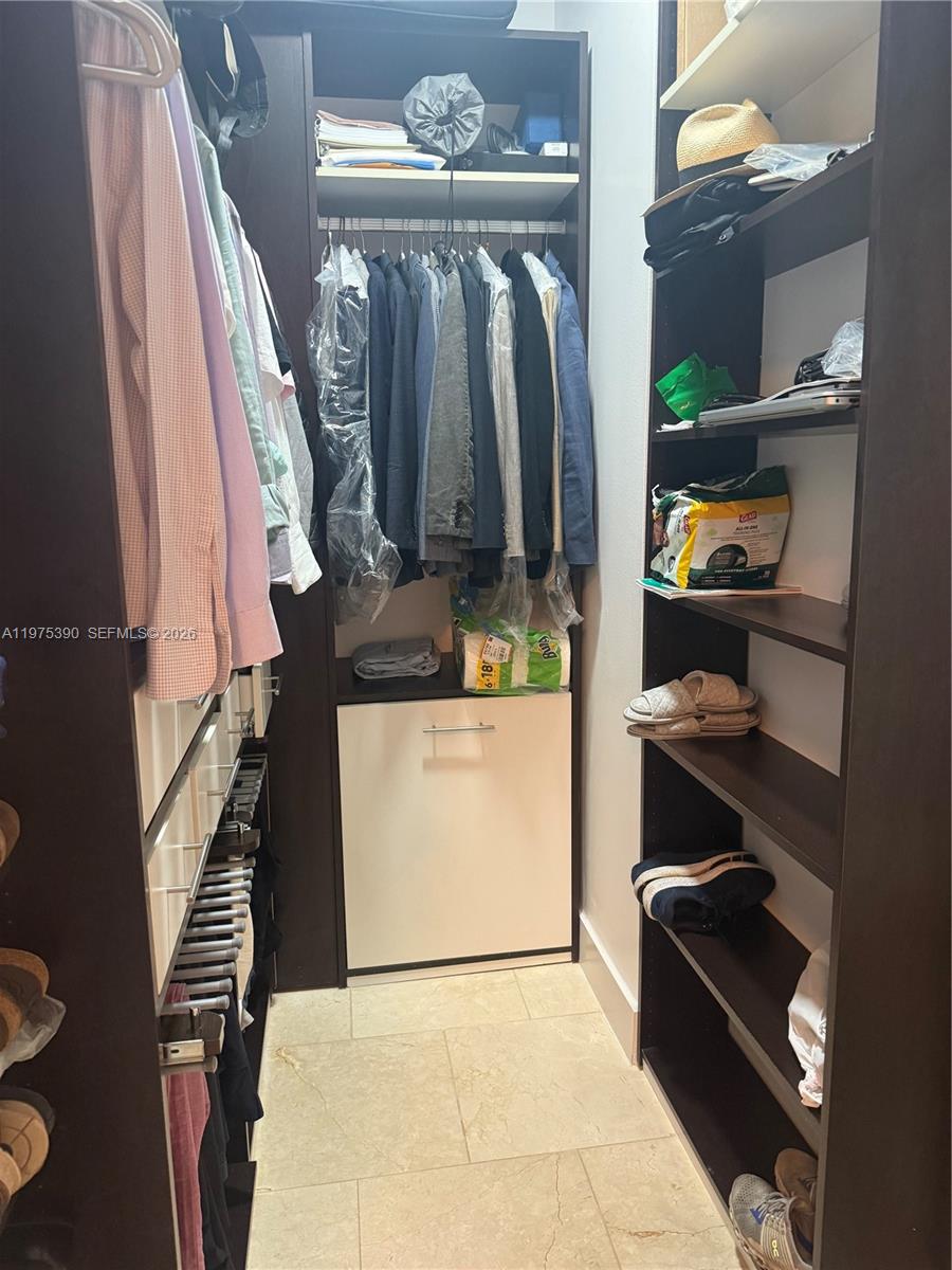 20000 E Country Club Dr Unit: PH09