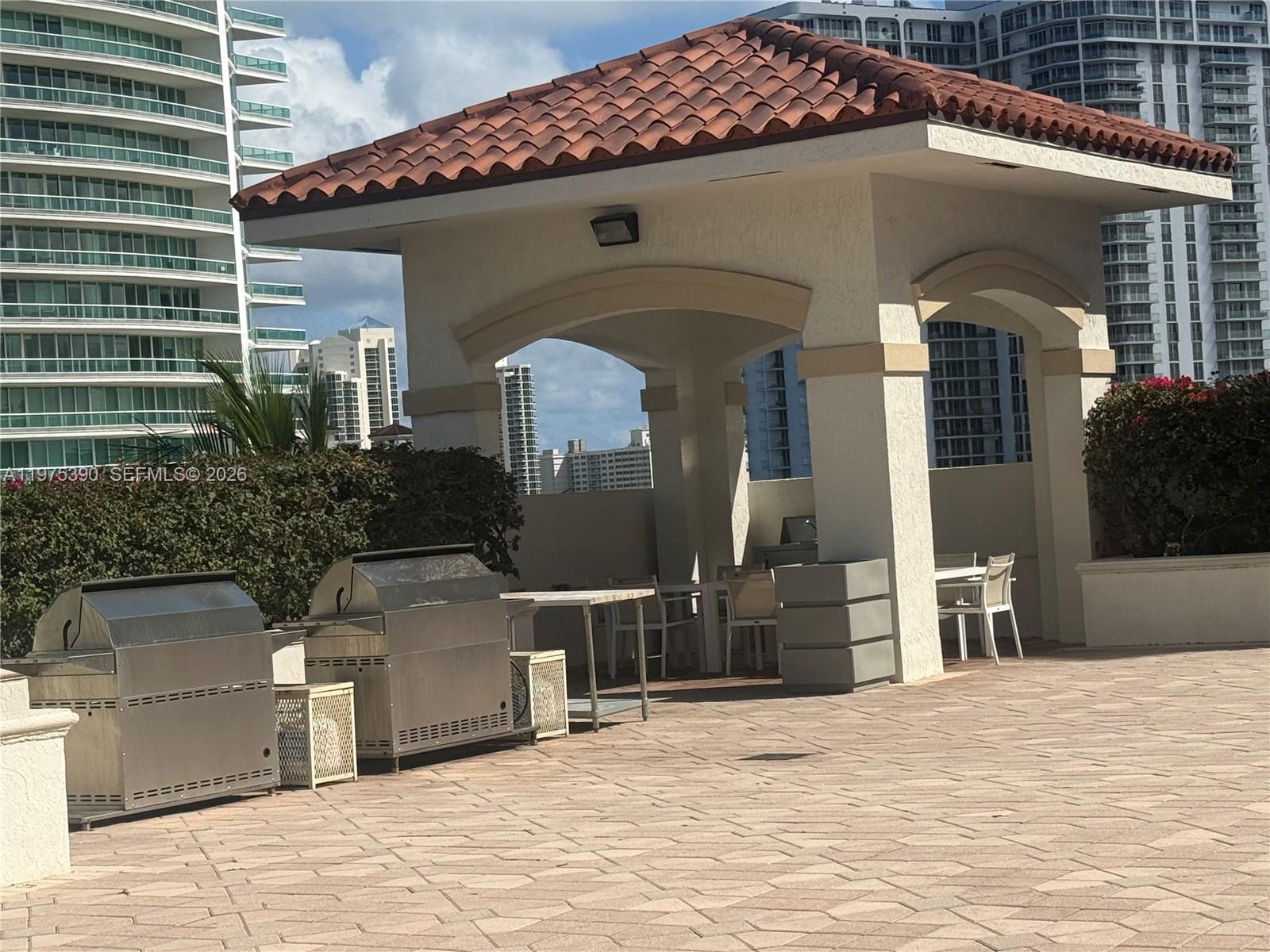 20000 E Country Club Dr Unit: PH09