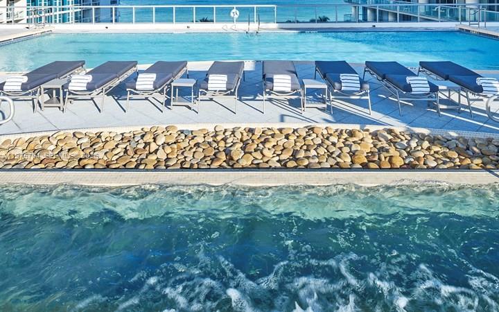 6799 Collins Ave # 1506