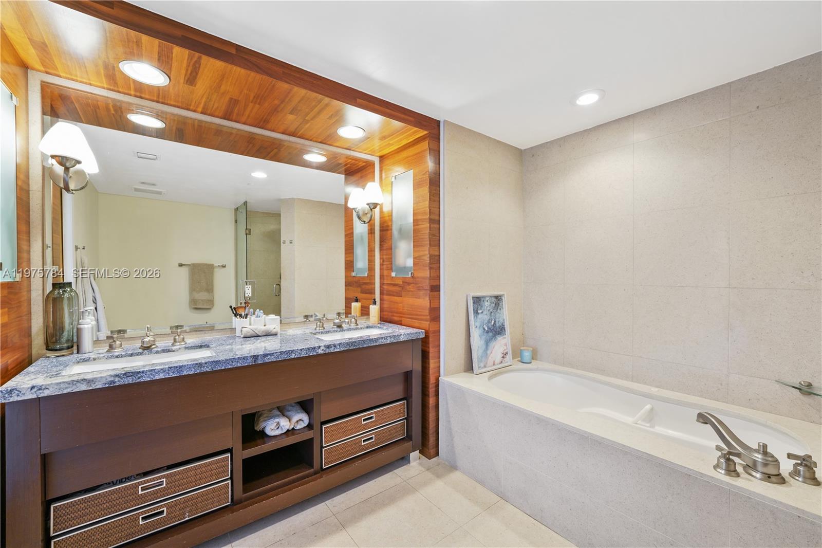 6799 Collins Ave # 1506