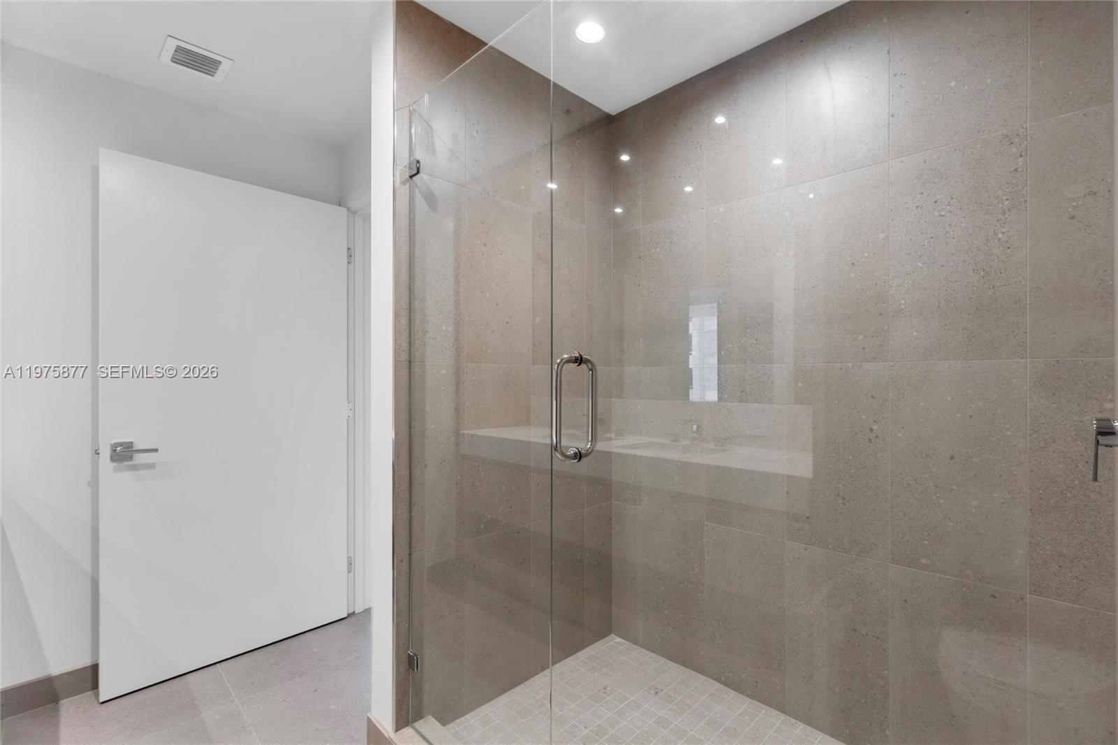 11 NE 6 St # 407