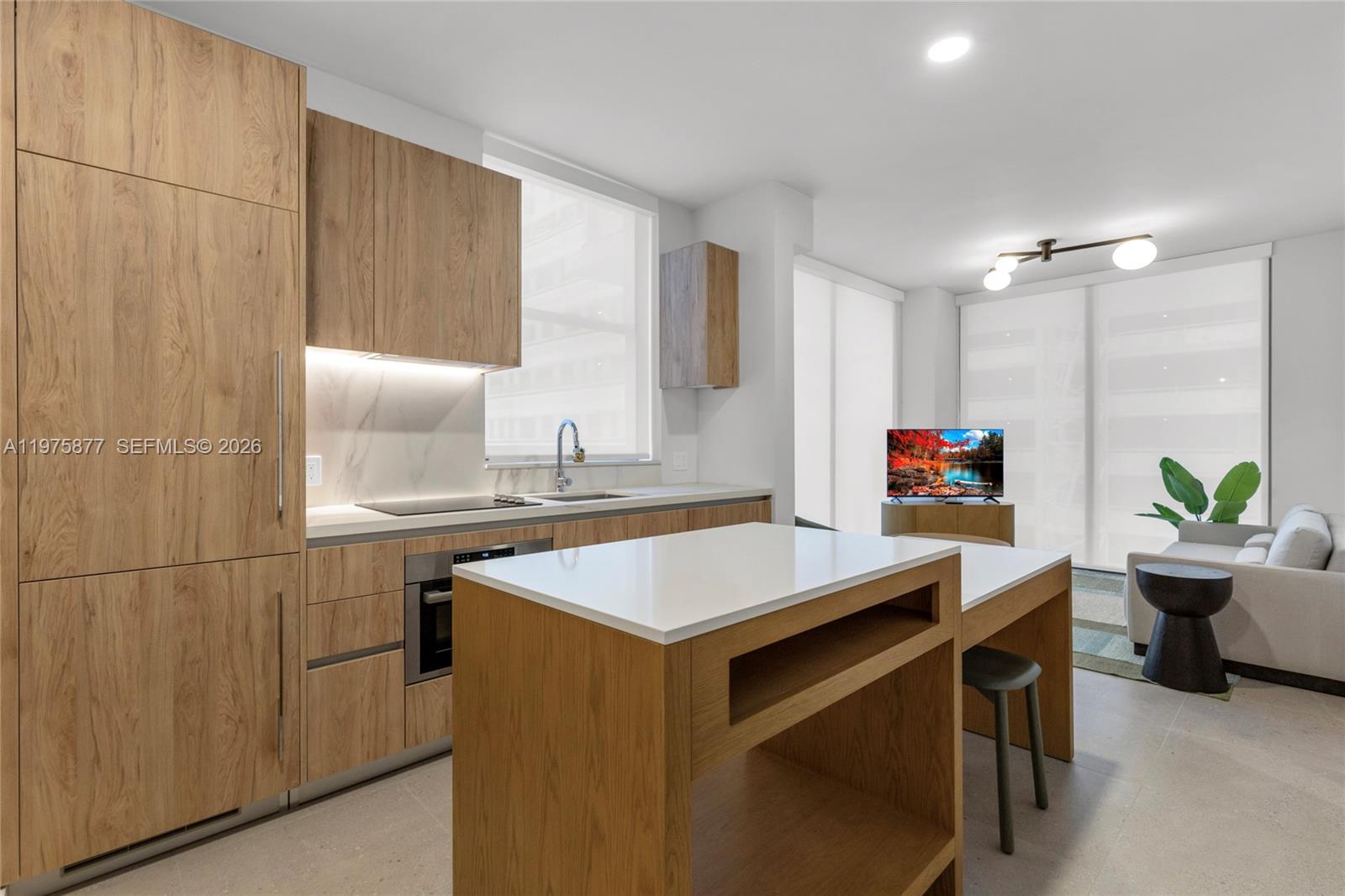11 NE 6 St # 407