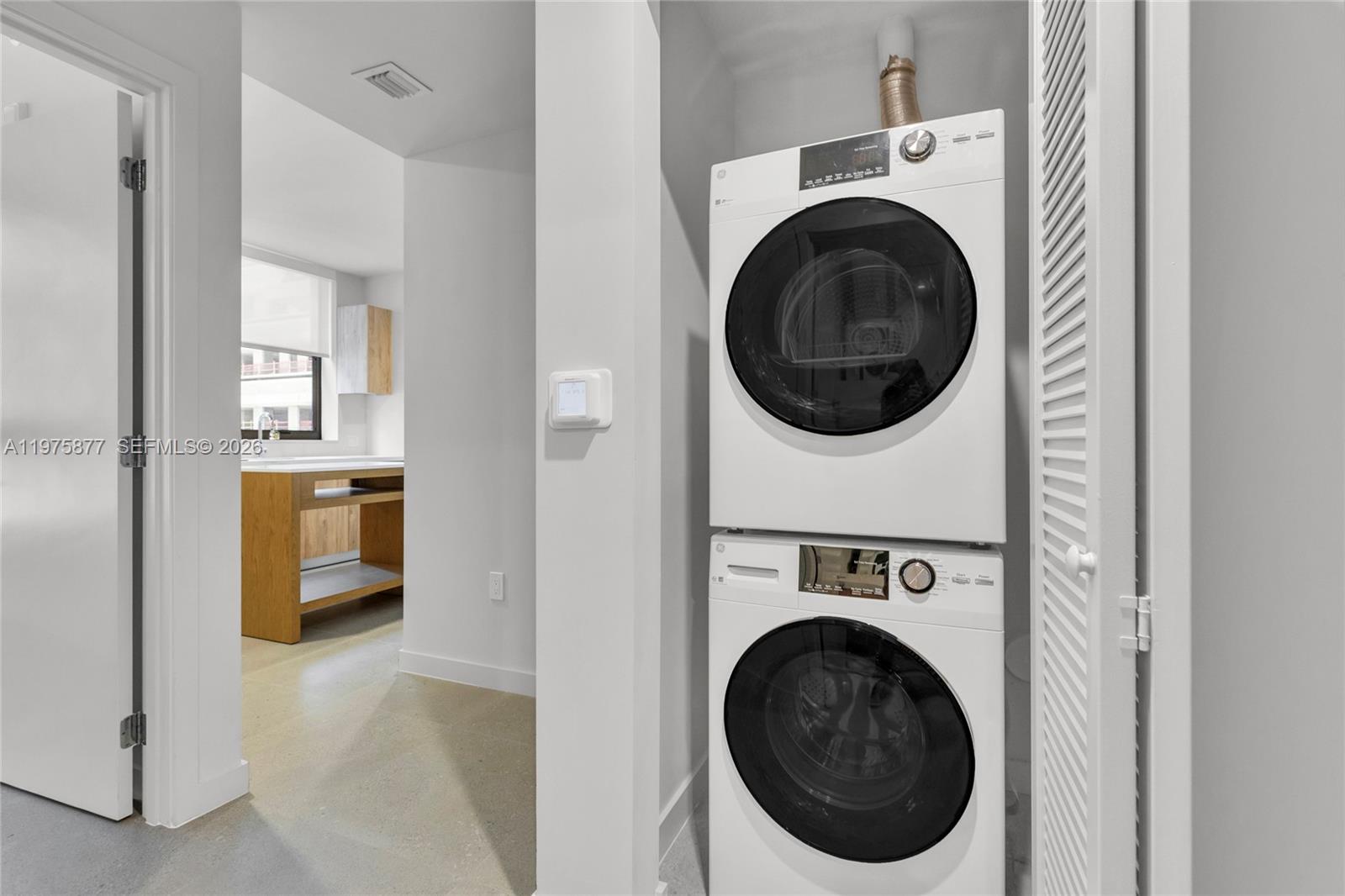 11 NE 6 St # 407