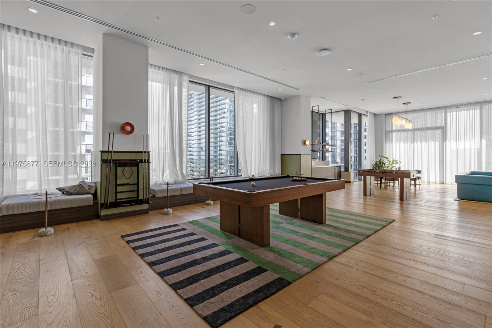 11 NE 6 St # 407