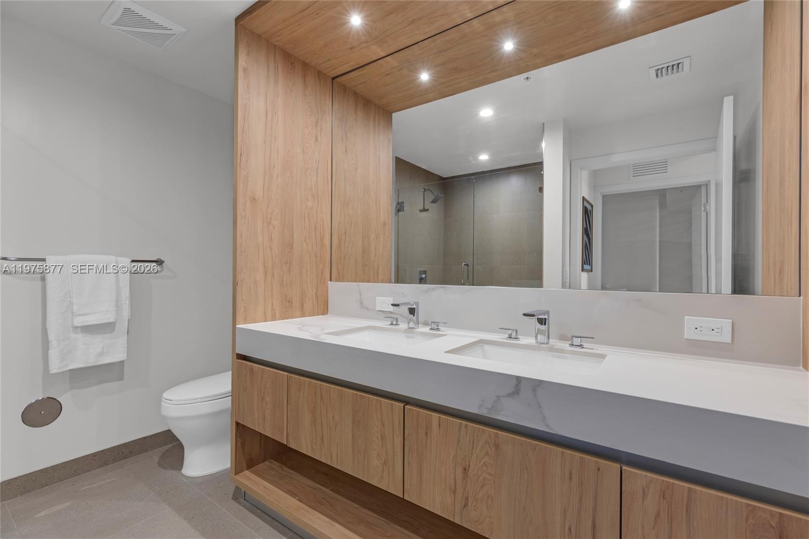 11 NE 6 St # 407
