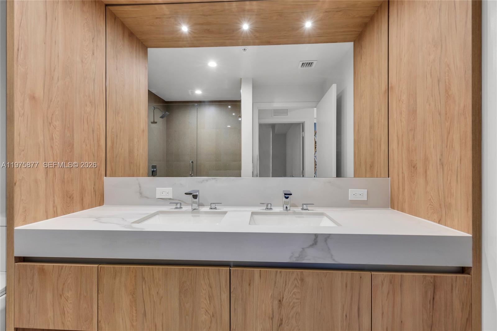 11 NE 6 St # 407