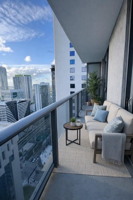 55 SW 9th St # 3307