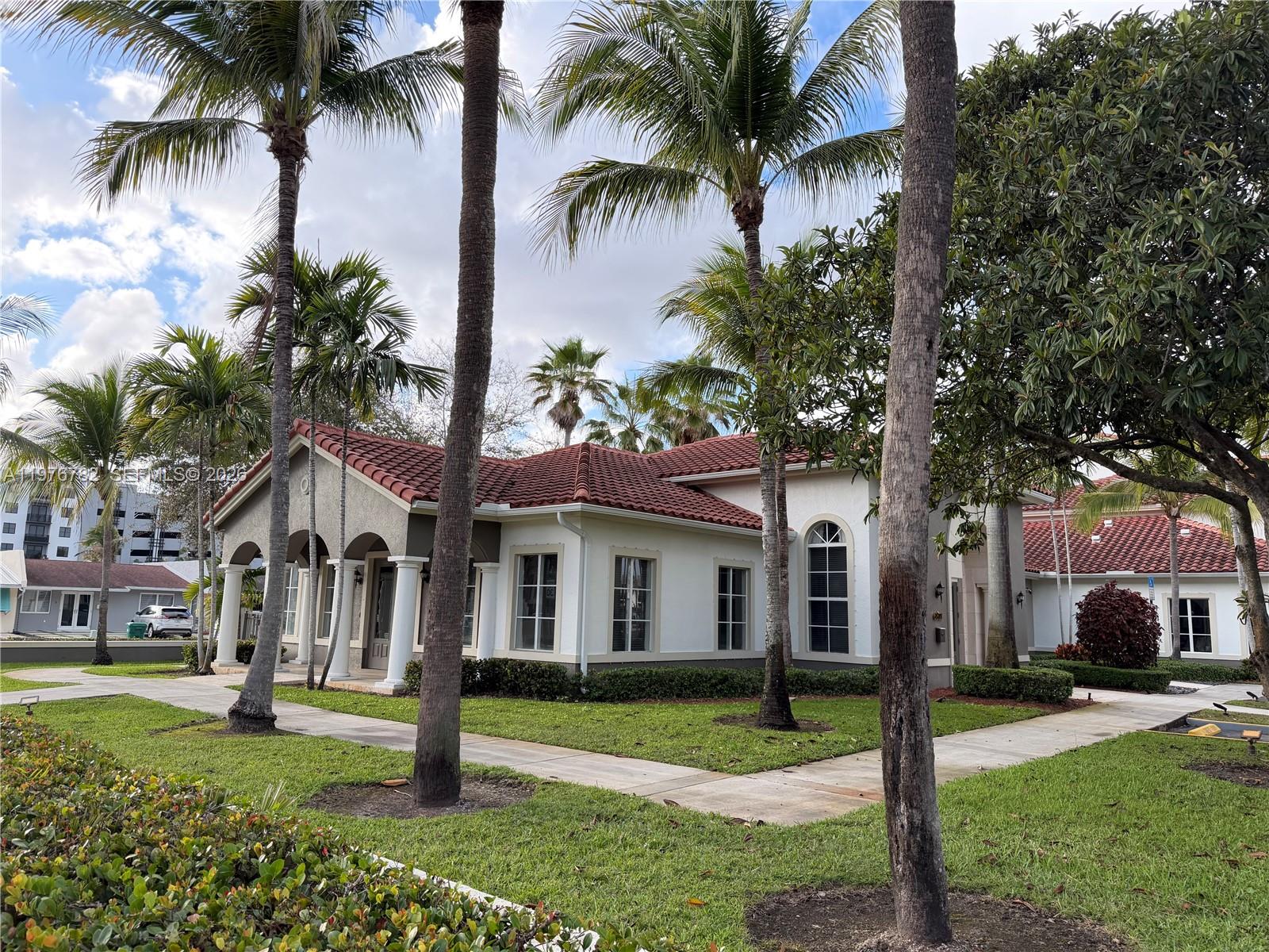 6851 SW 44th St # 107