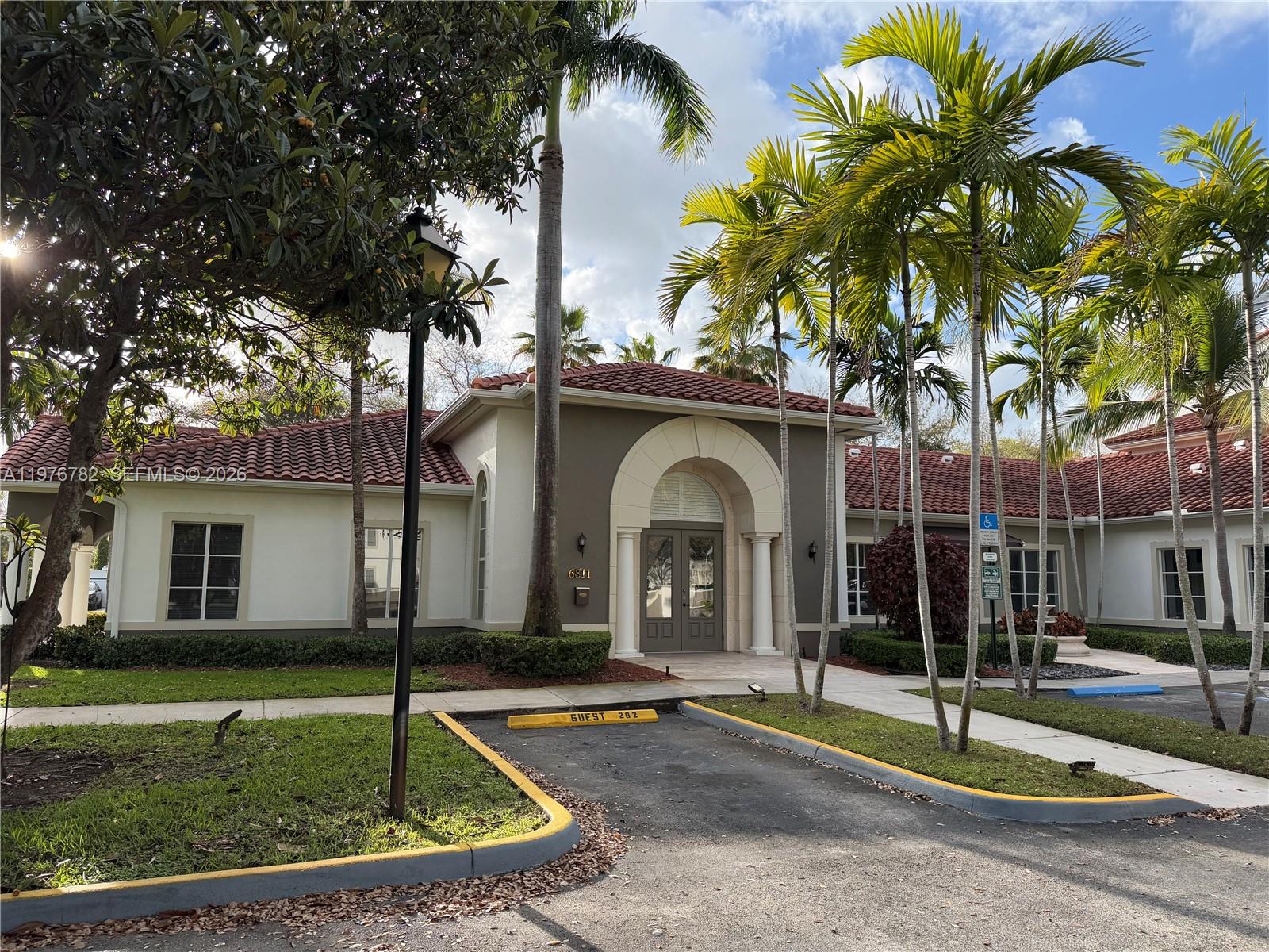 6851 SW 44th St # 107