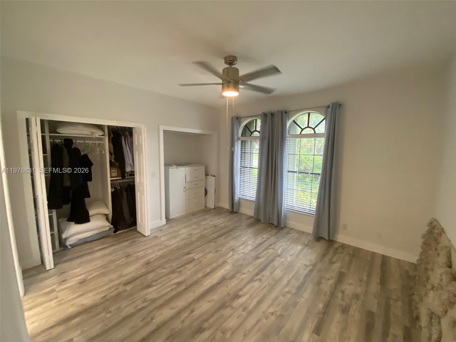 10310 Camelback Ln
