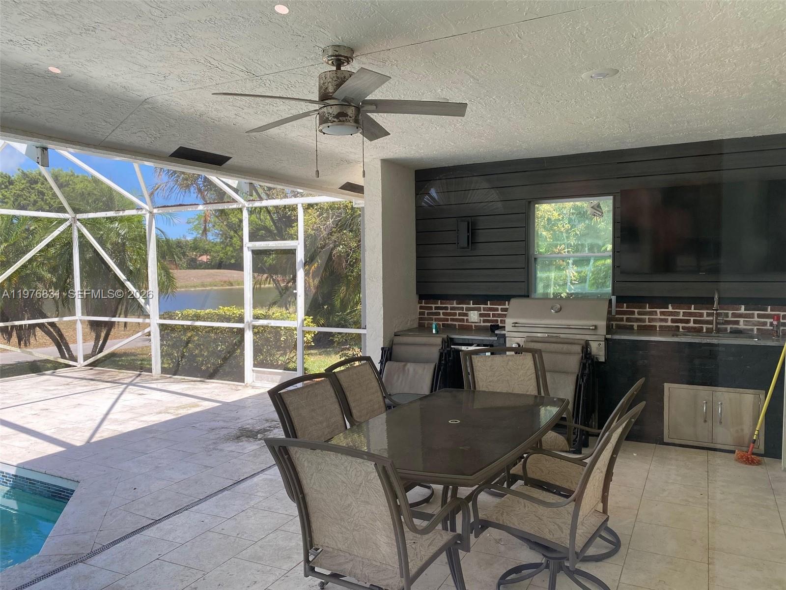 10310 Camelback Ln