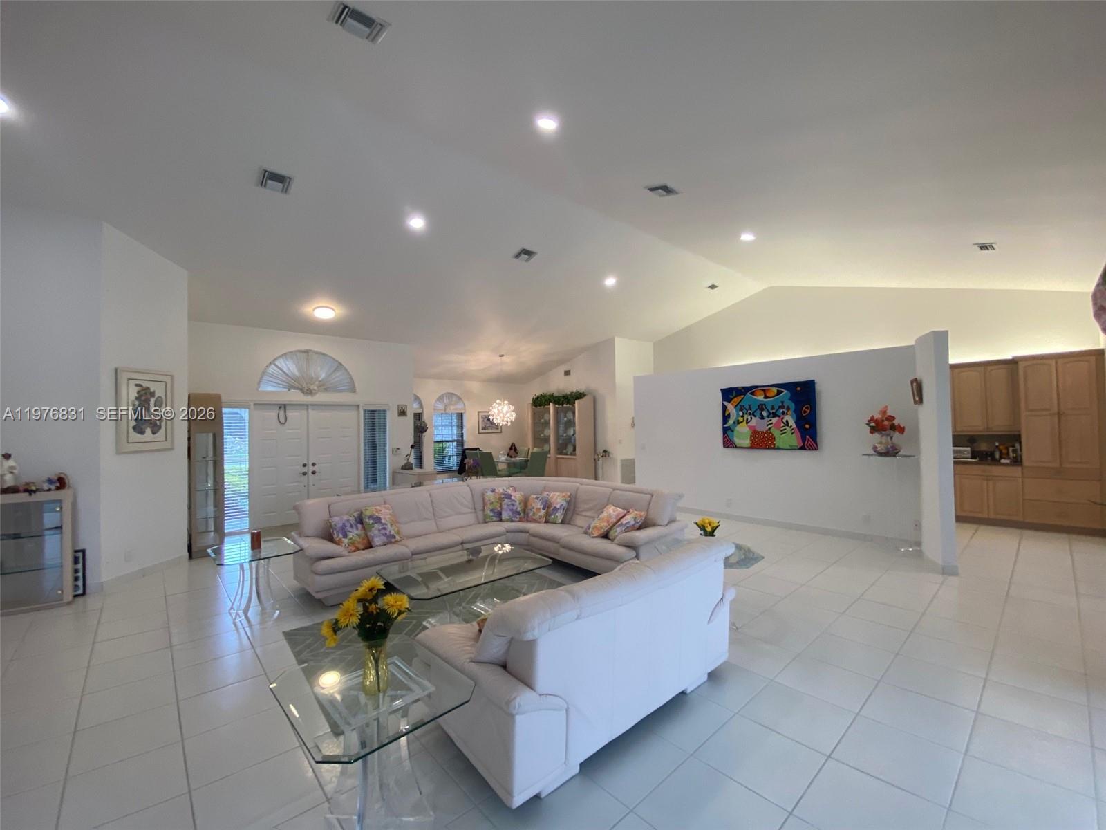 10310 Camelback Ln