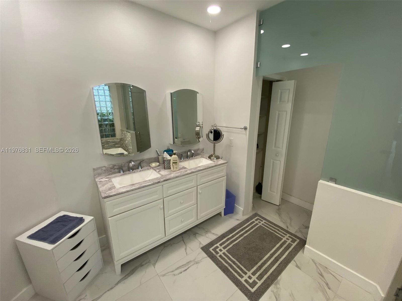 10310 Camelback Ln