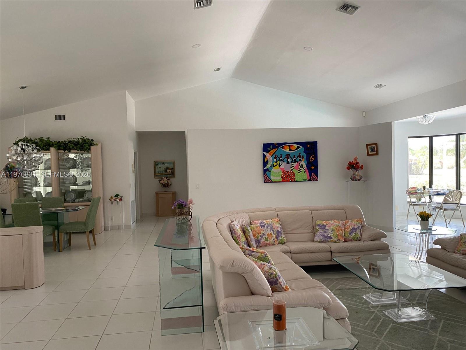 10310 Camelback Ln
