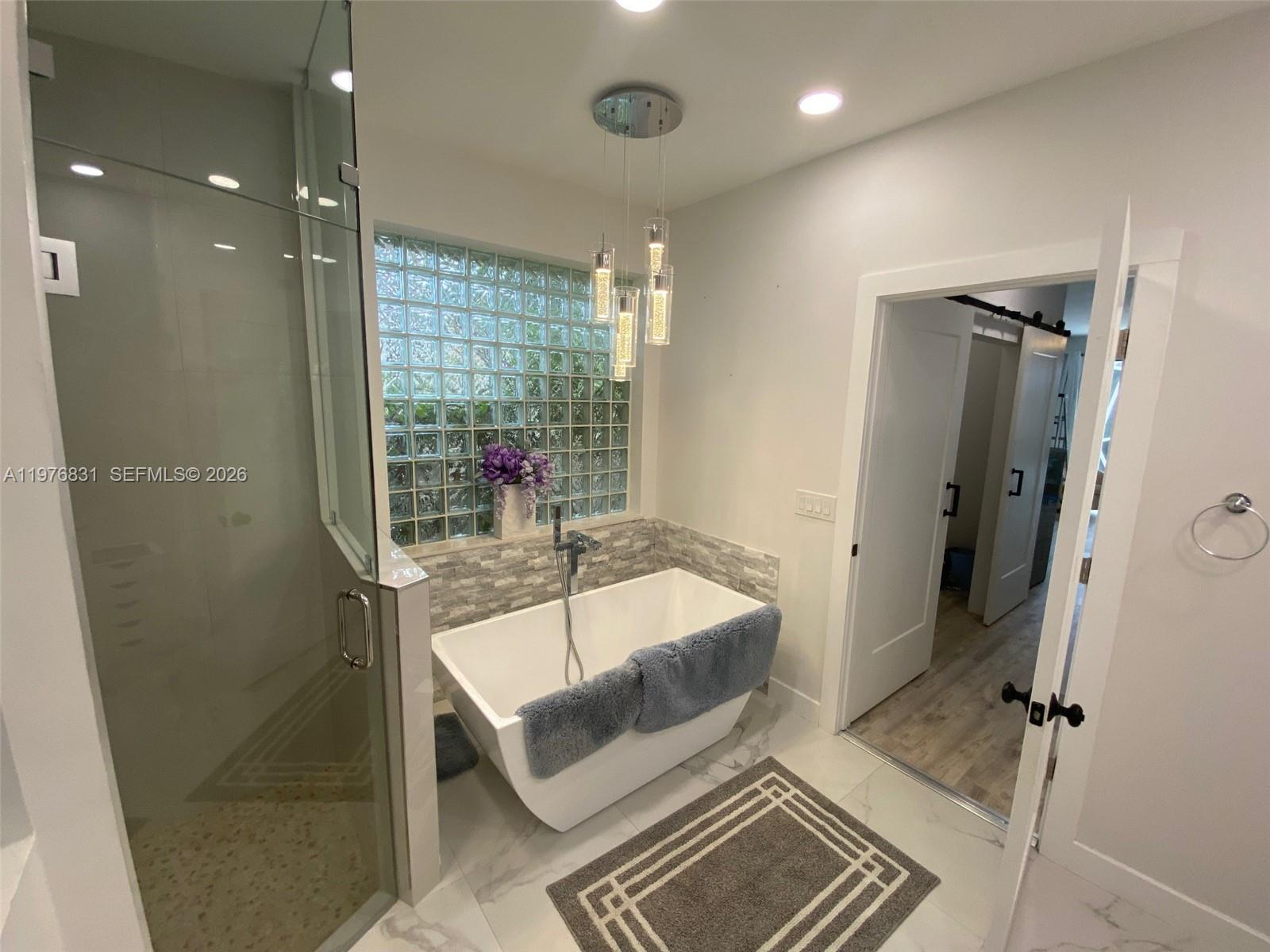 10310 Camelback Ln