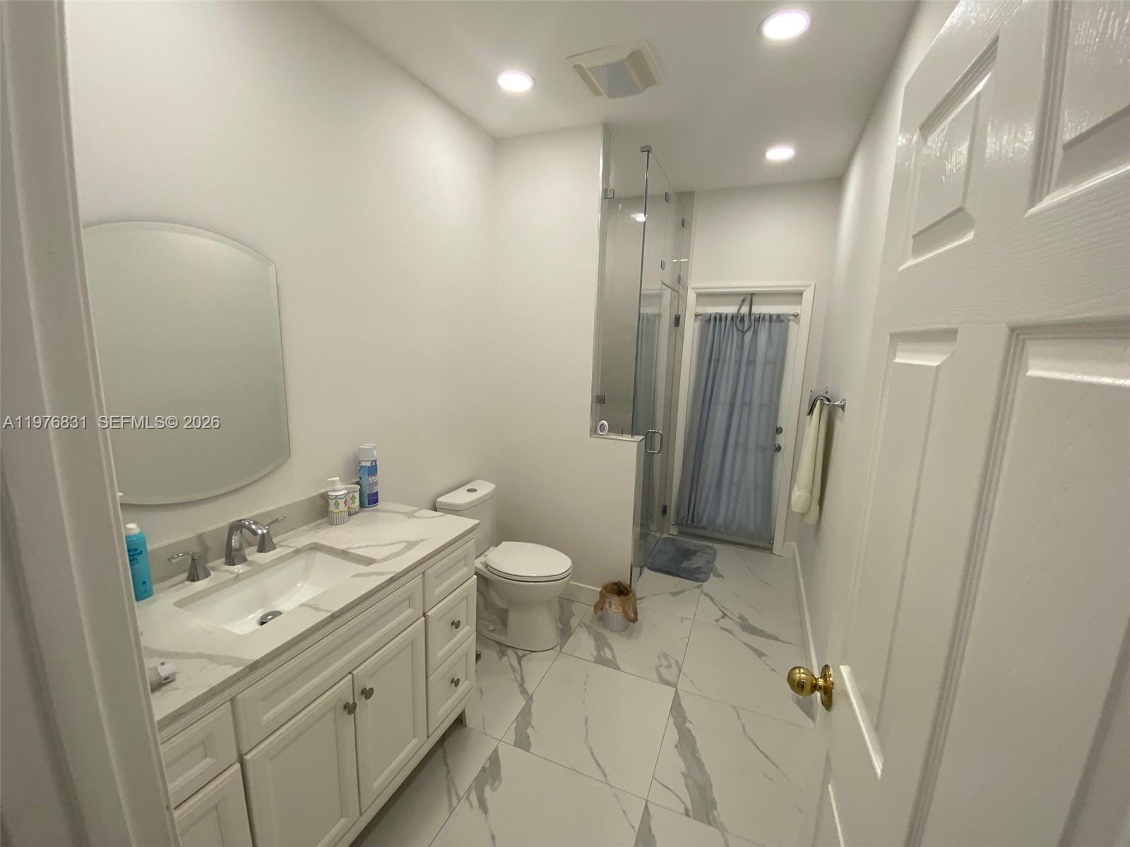 10310 Camelback Ln