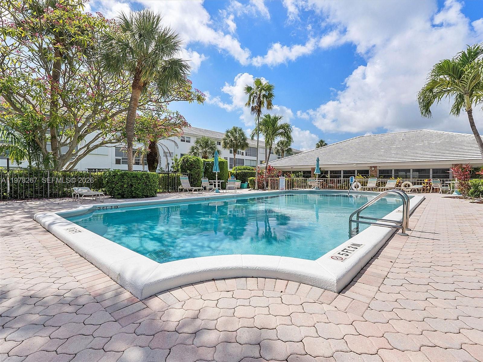 2050 NE 39th St # W212