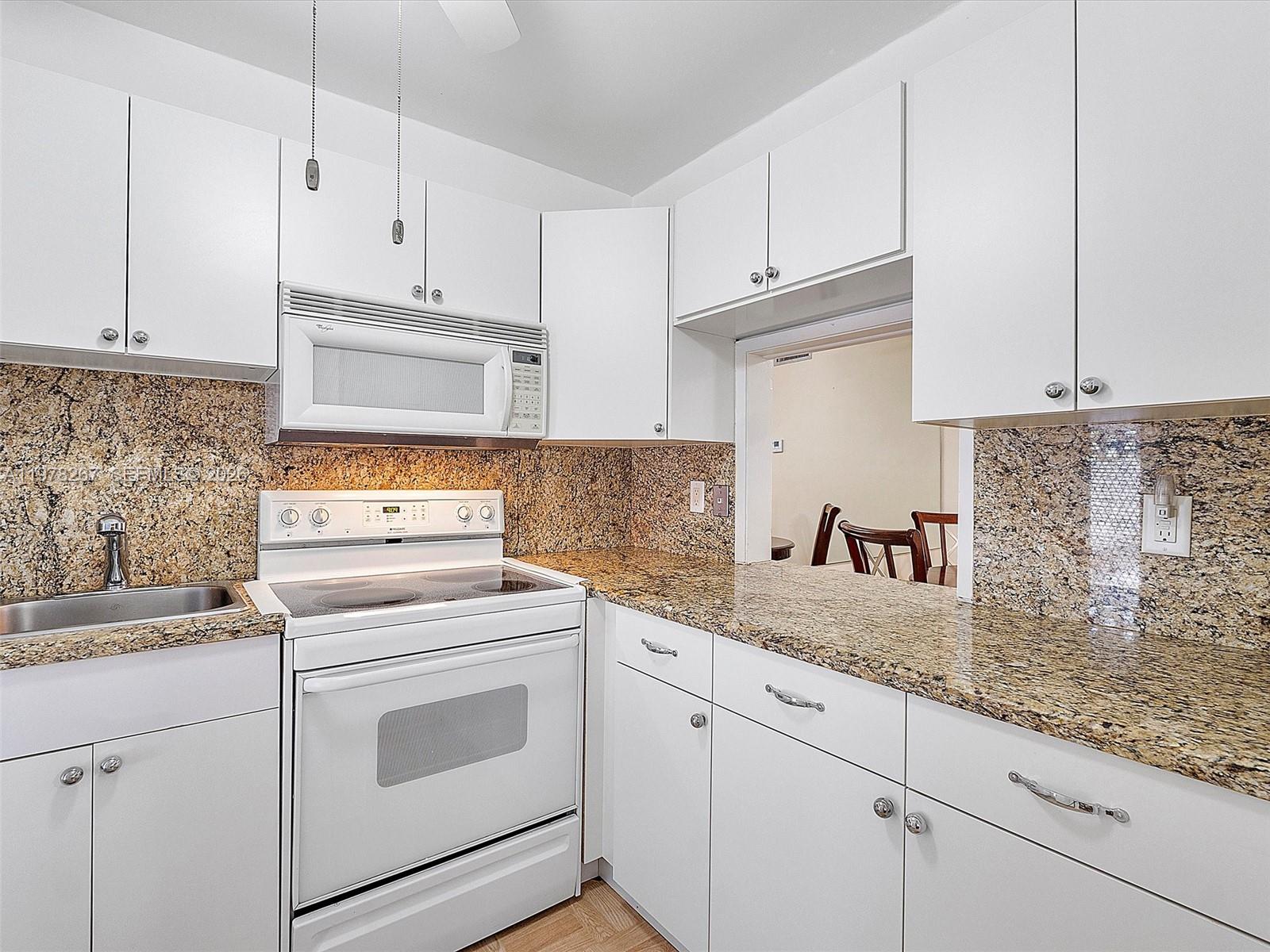 2050 NE 39th St # W212