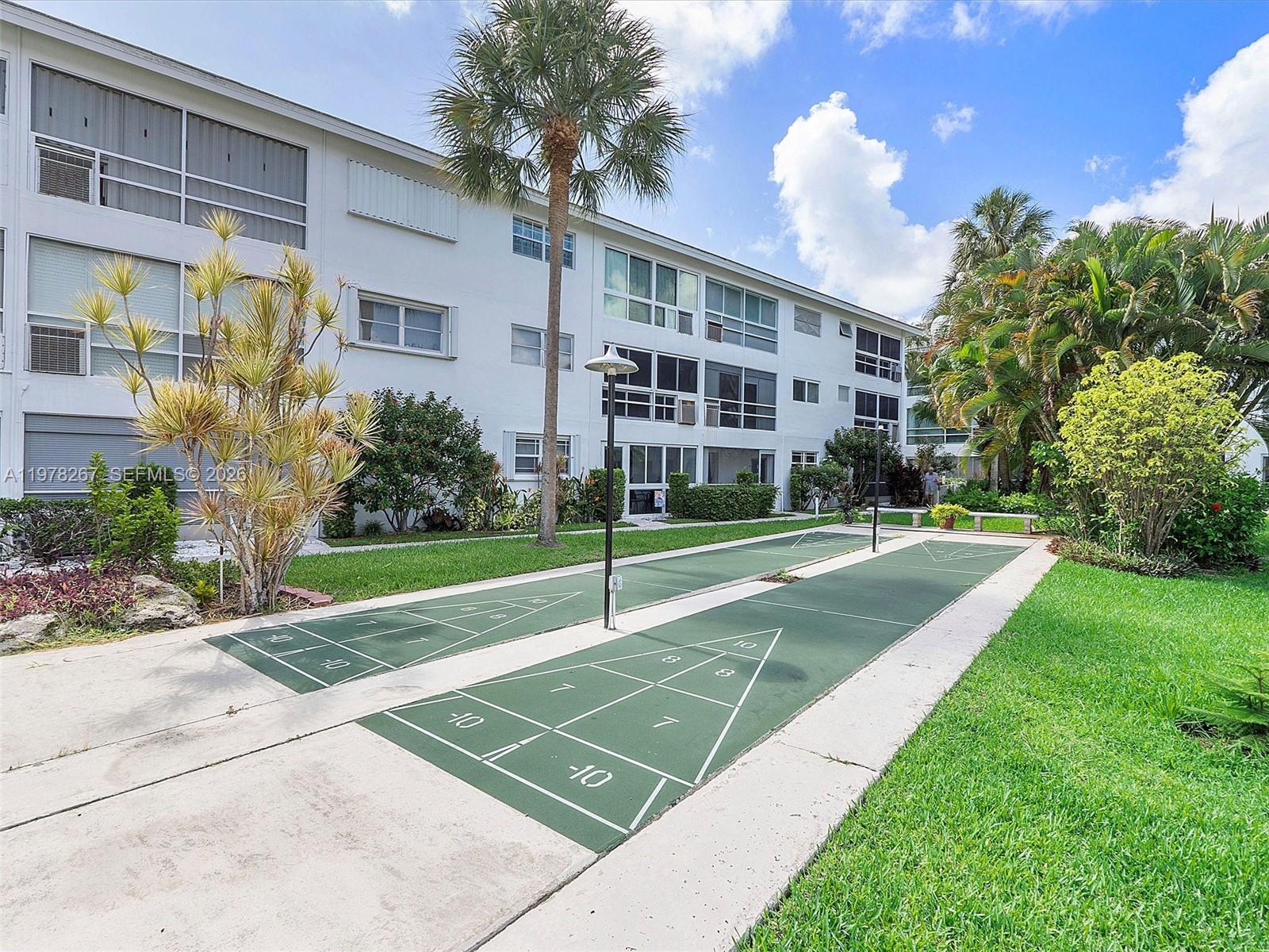 2050 NE 39th St # W212