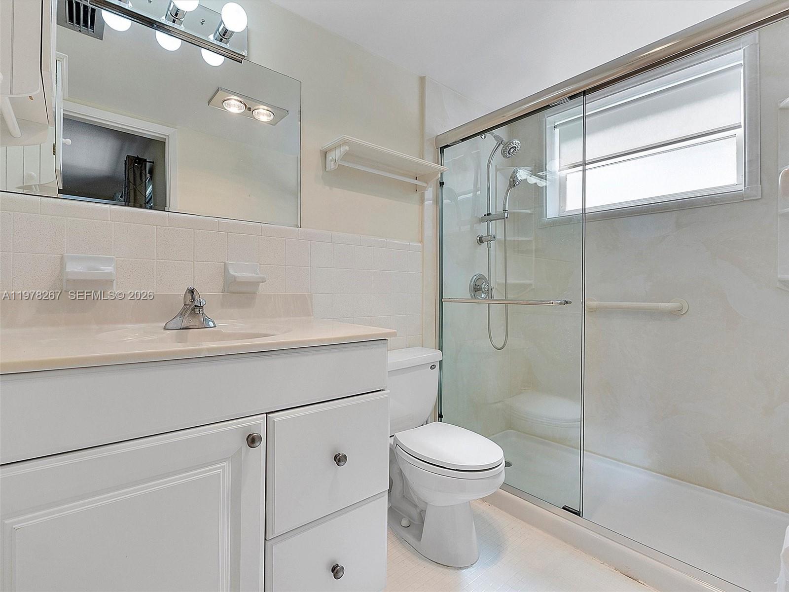 2050 NE 39th St # W212