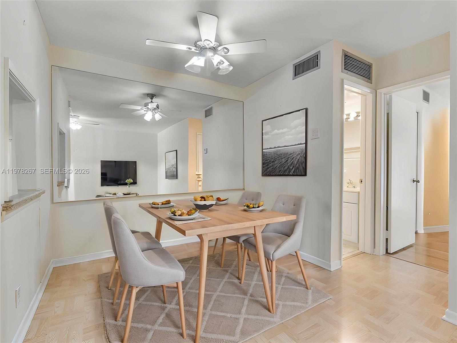 2050 NE 39th St # W212