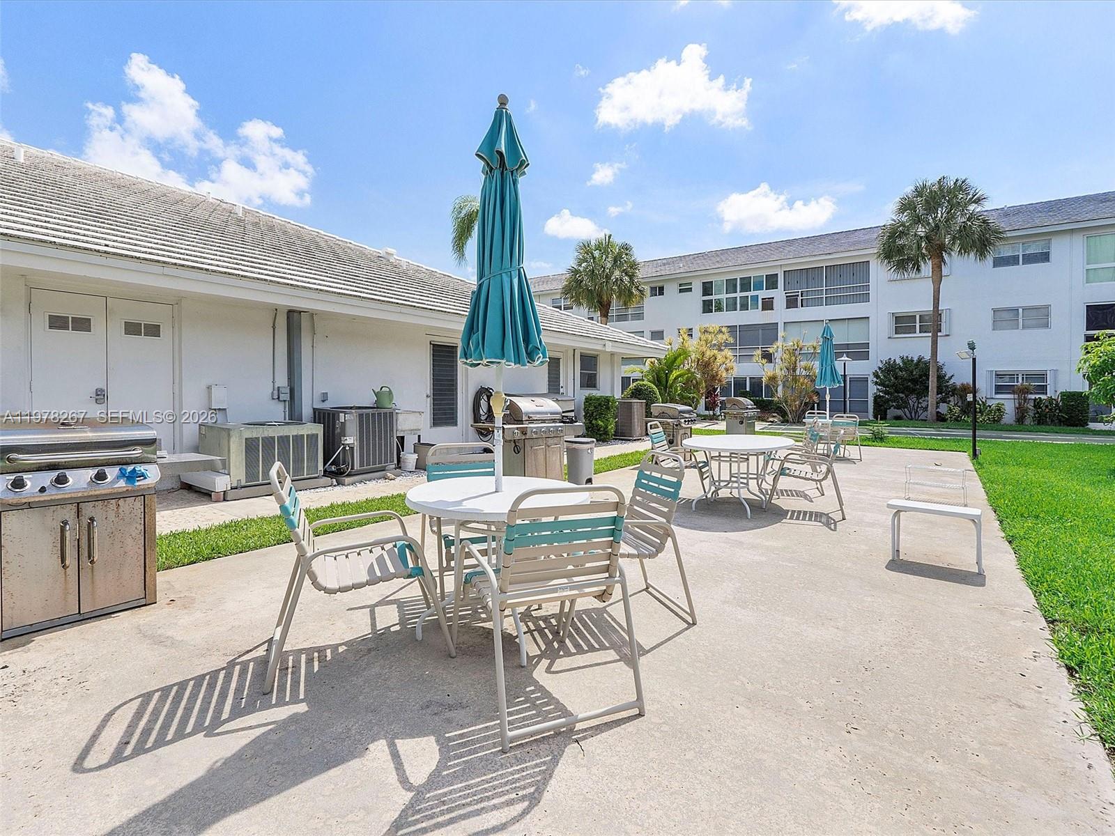 2050 NE 39th St # W212