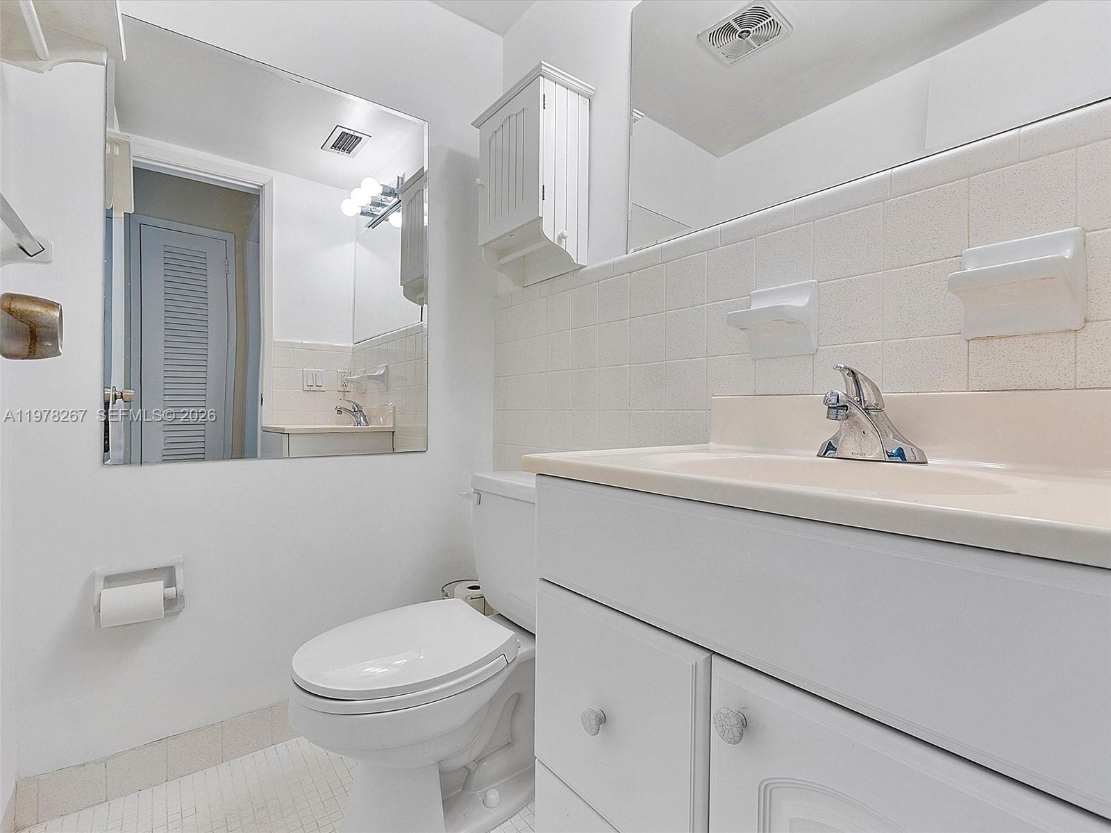 2050 NE 39th St # W212