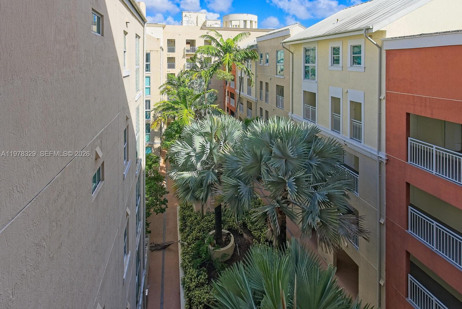 7285 SW 90th St # D613