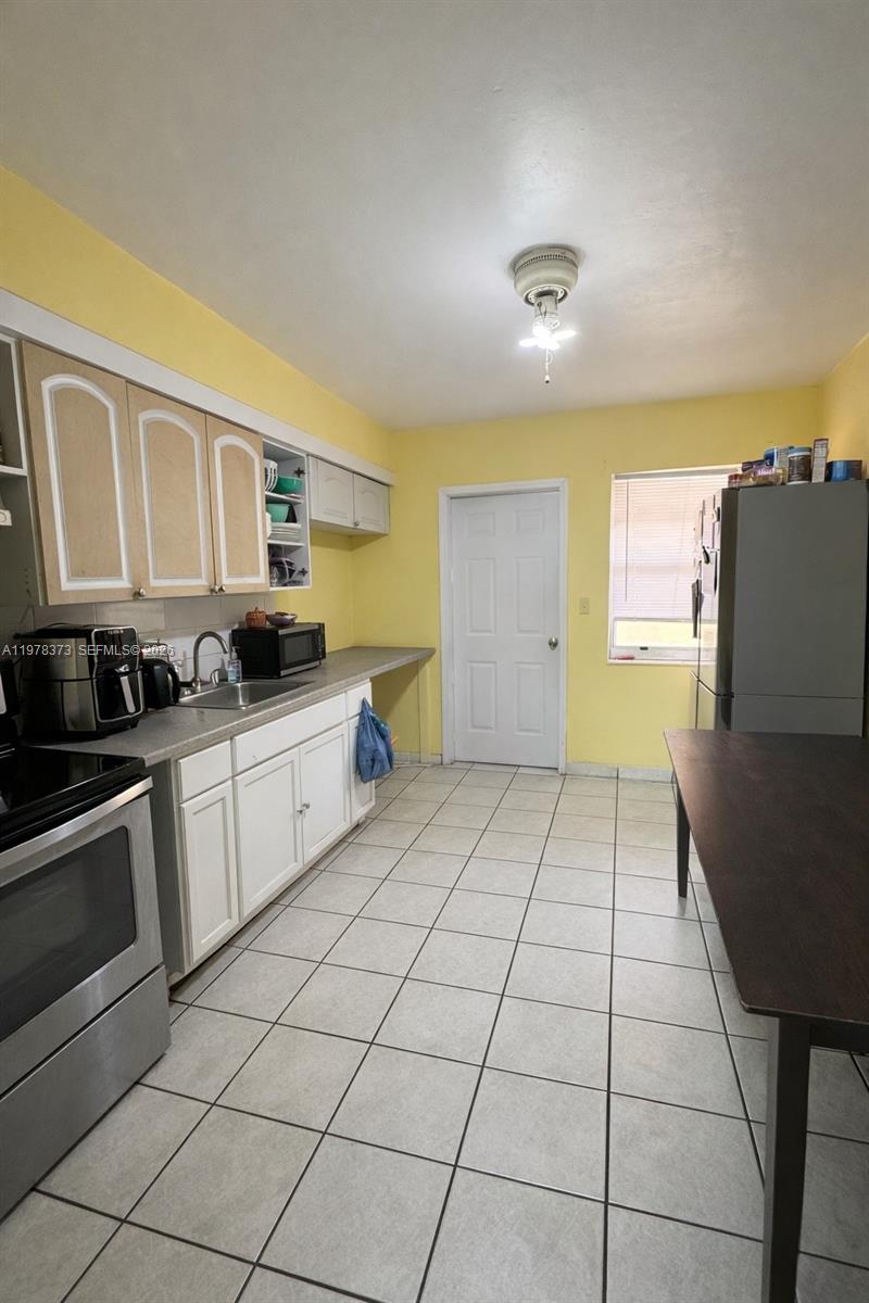 330 NW 23rd Ct
