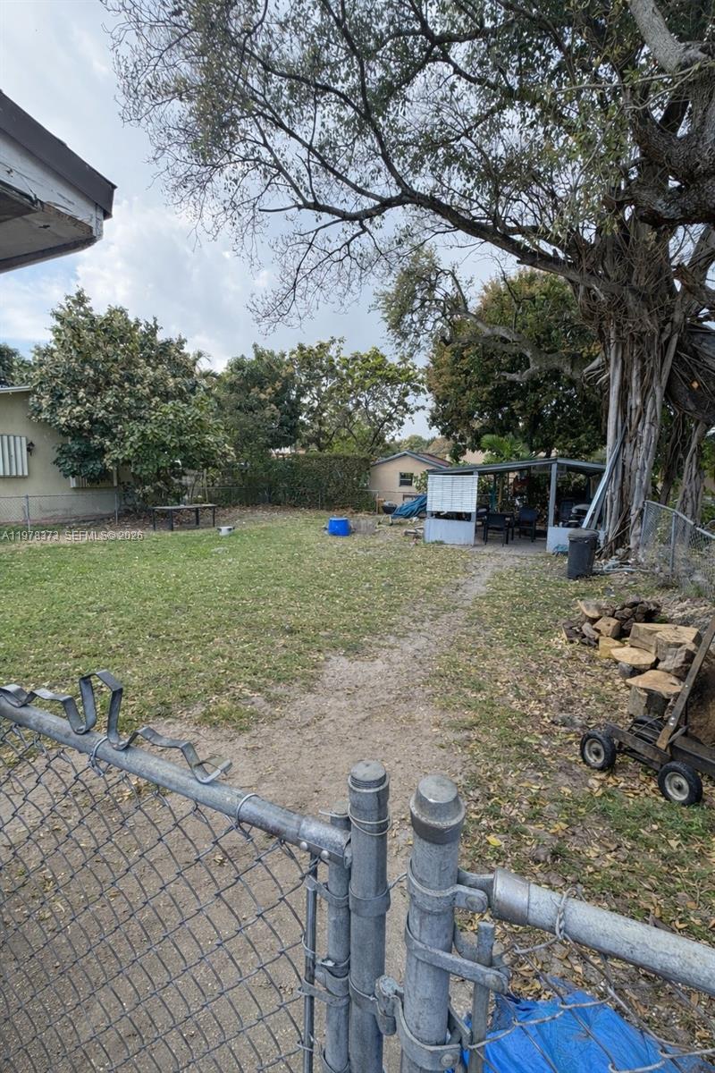 330 NW 23rd Ct