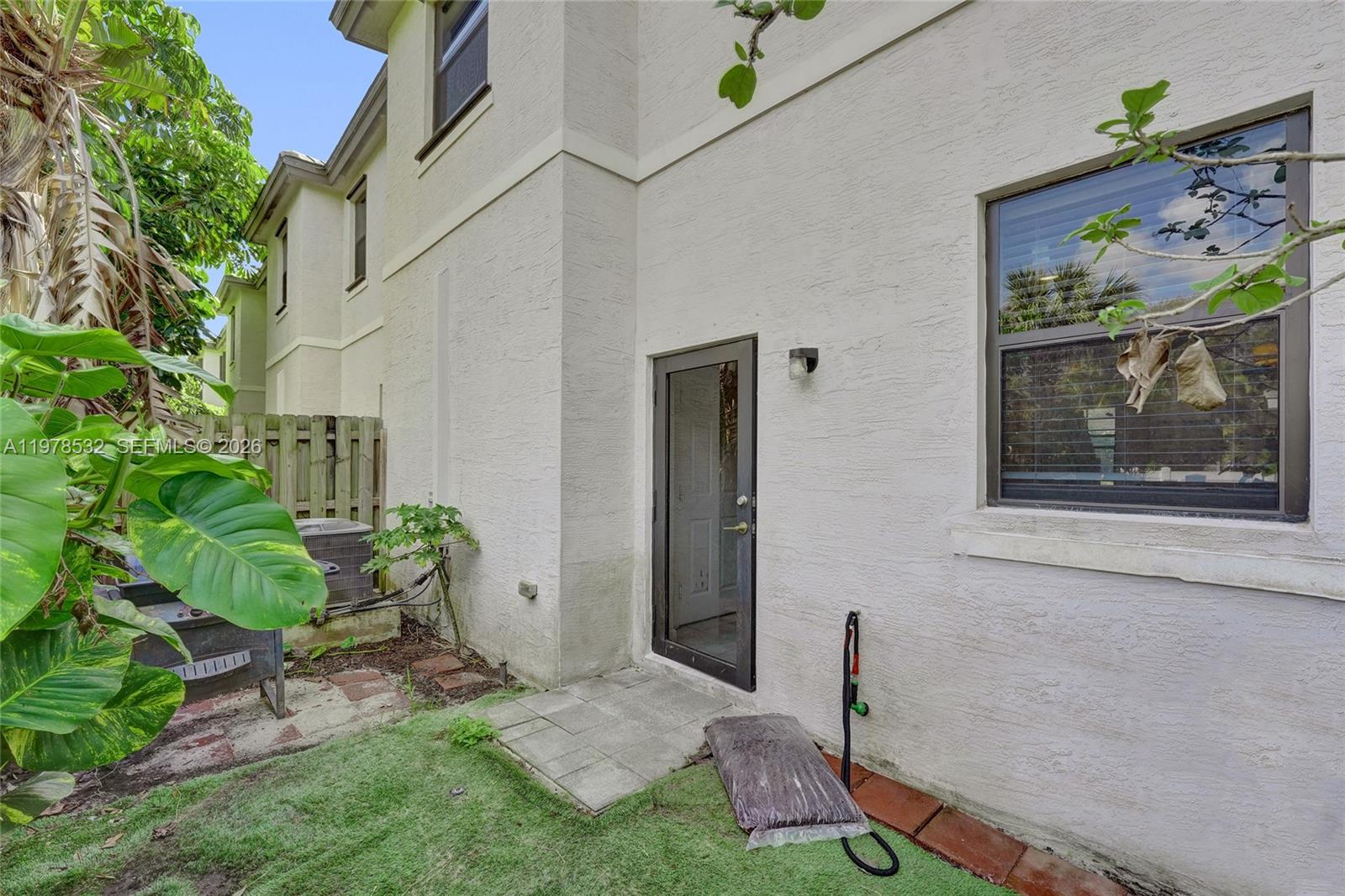 1609 SW 28th St