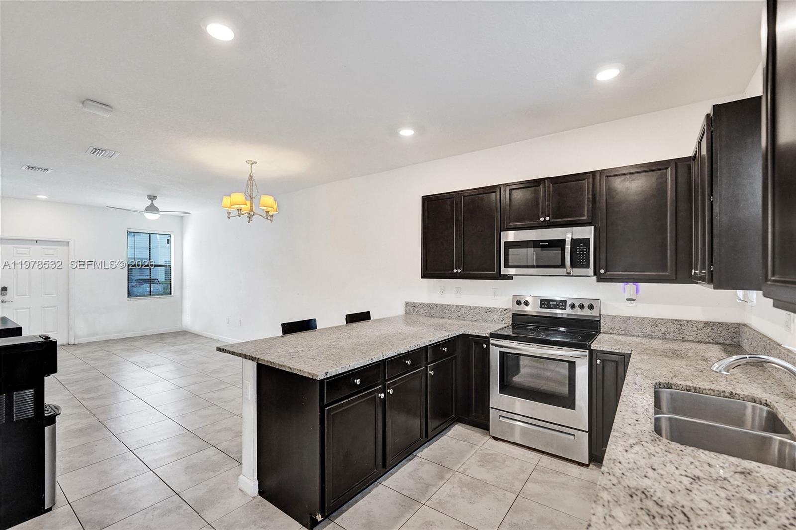 1609 SW 28th St