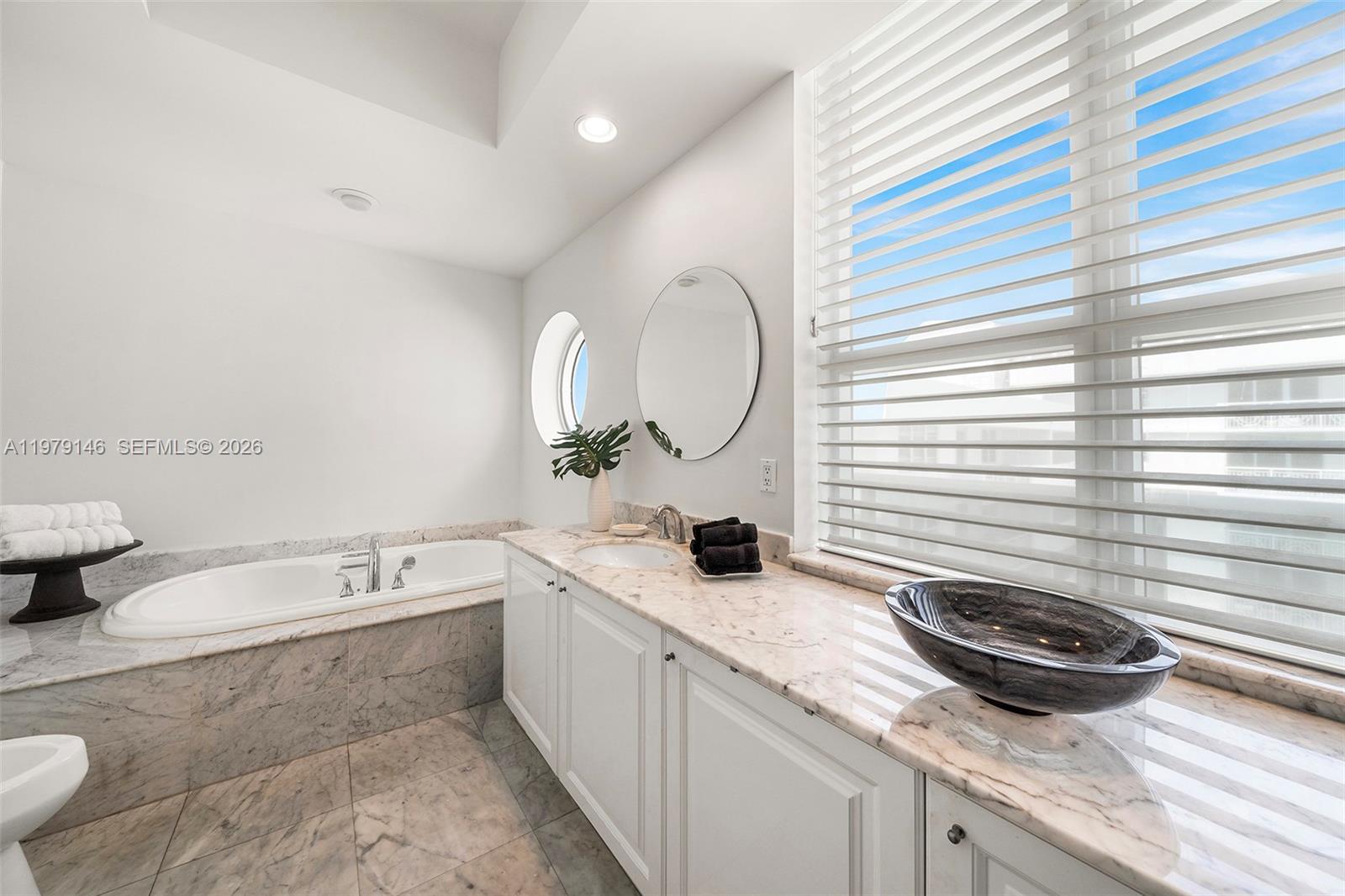 5801 Collins Ave # 1600
