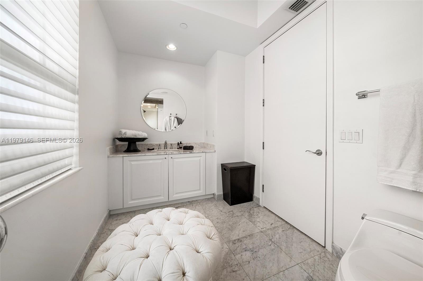 5801 Collins Ave # 1600