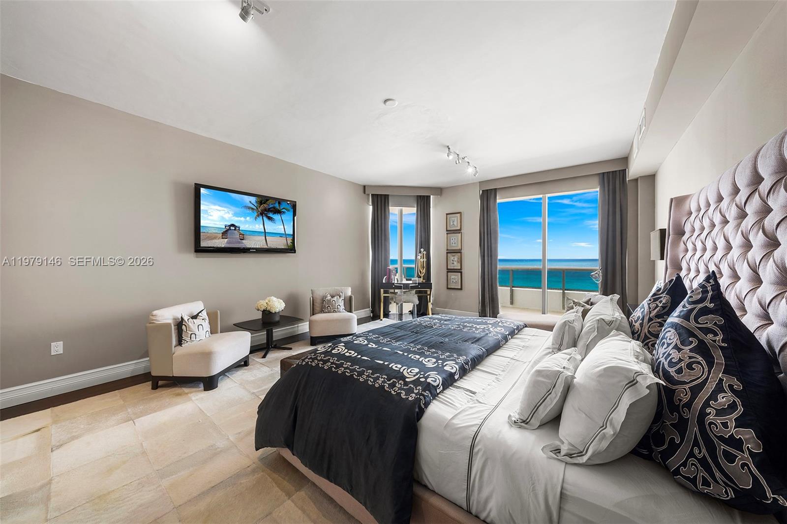 5801 Collins Ave # 1600