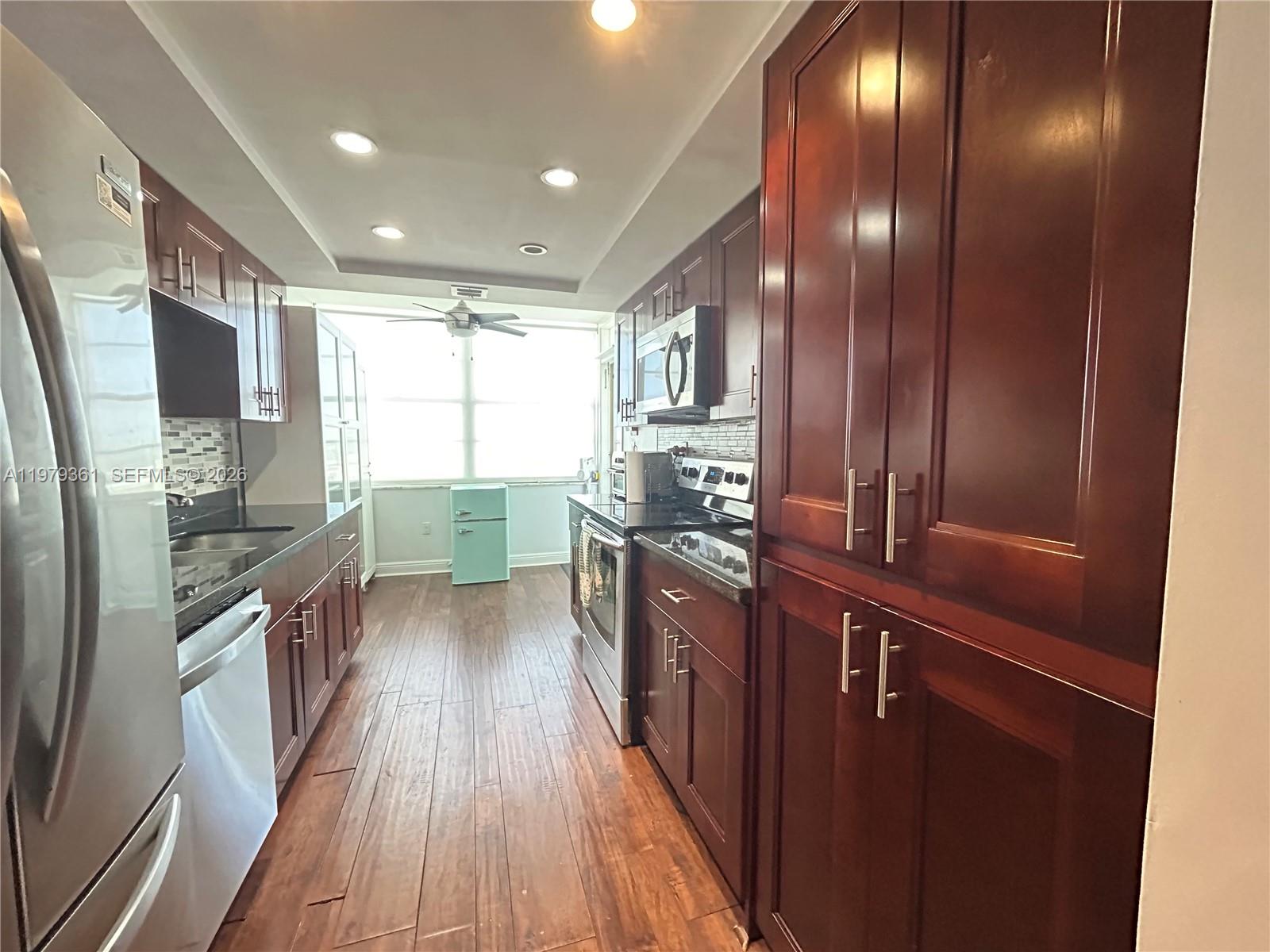 18031 Biscayne Blvd # 904