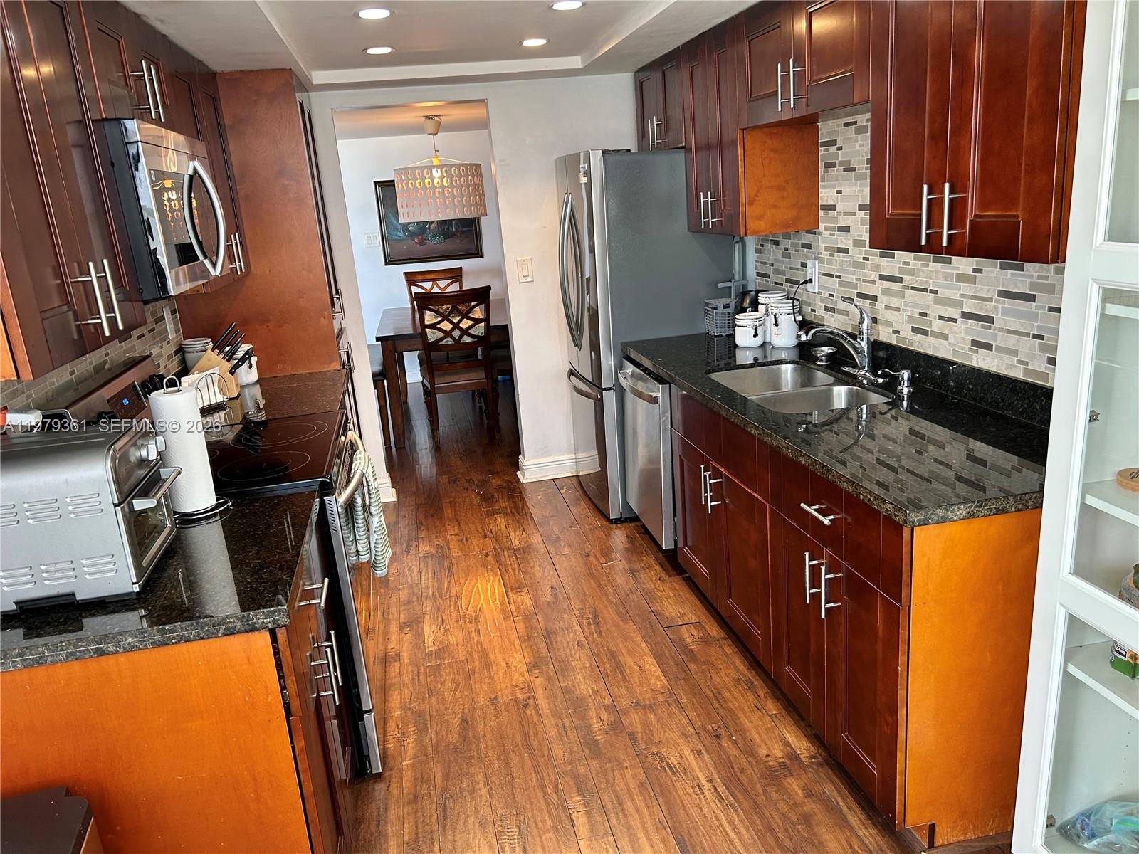 18031 Biscayne Blvd # 904