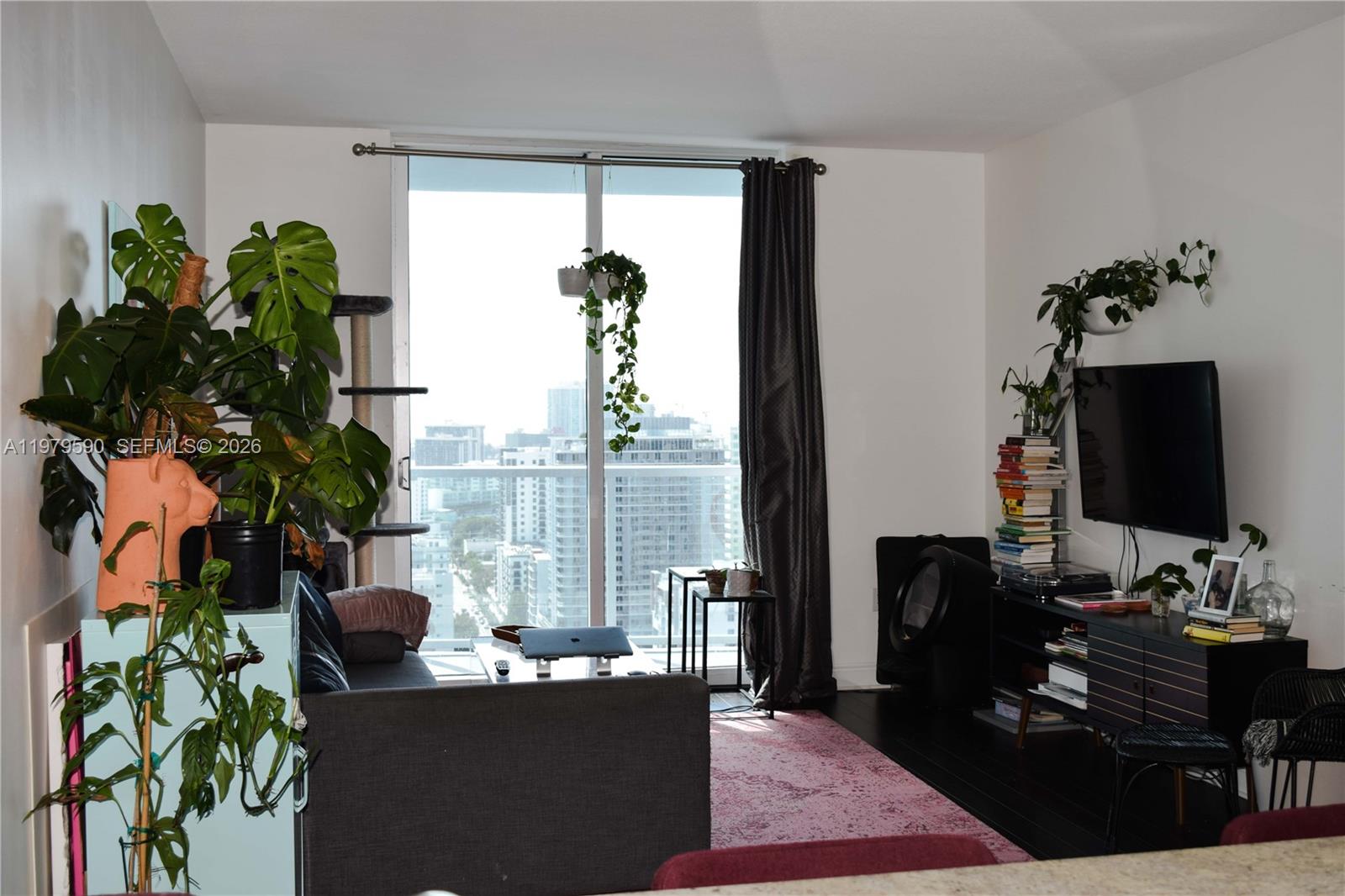 185 SW 7th St # 2814