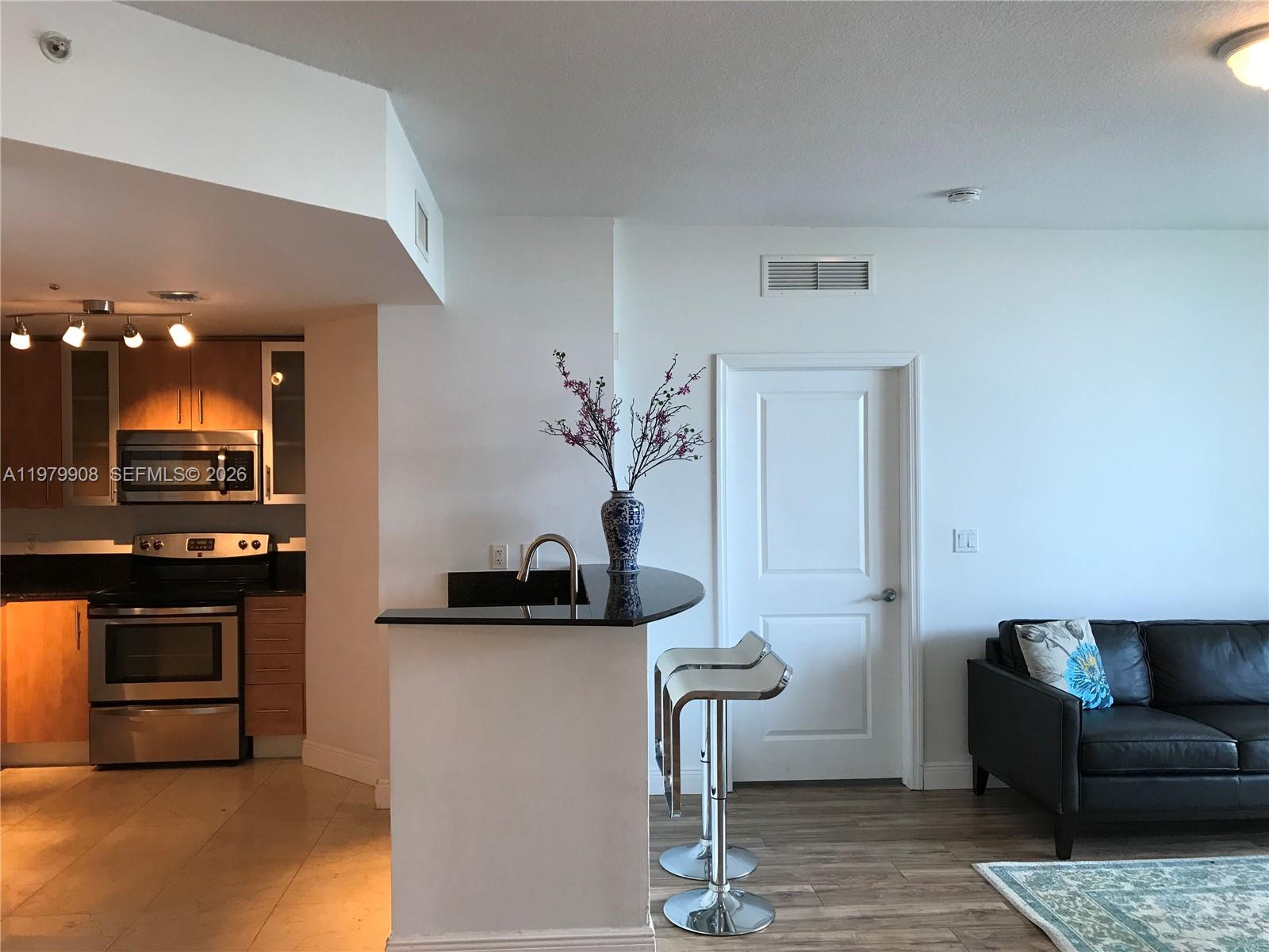 7900 Harbor Island Dr # 523