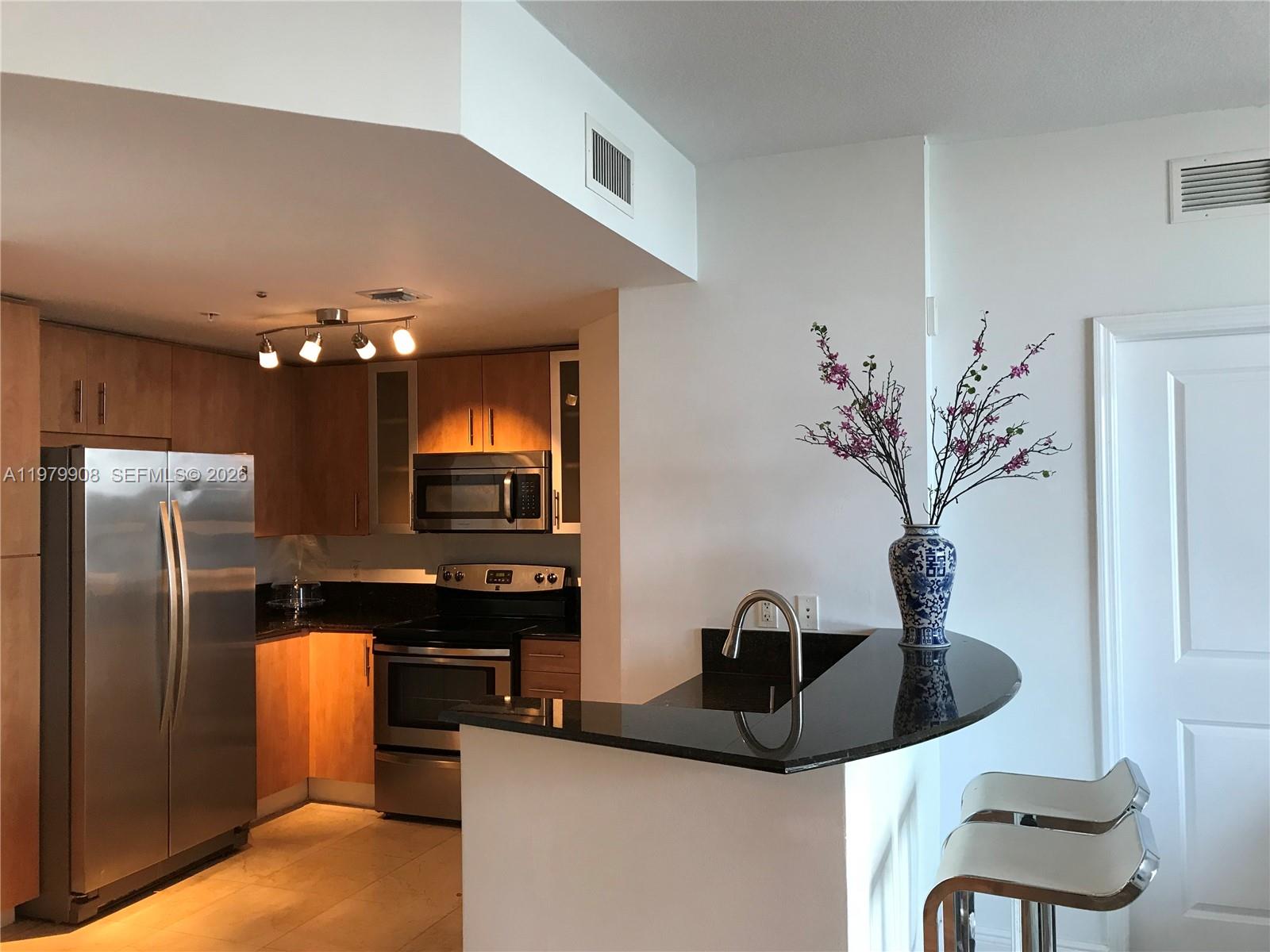 7900 Harbor Island Dr # 523