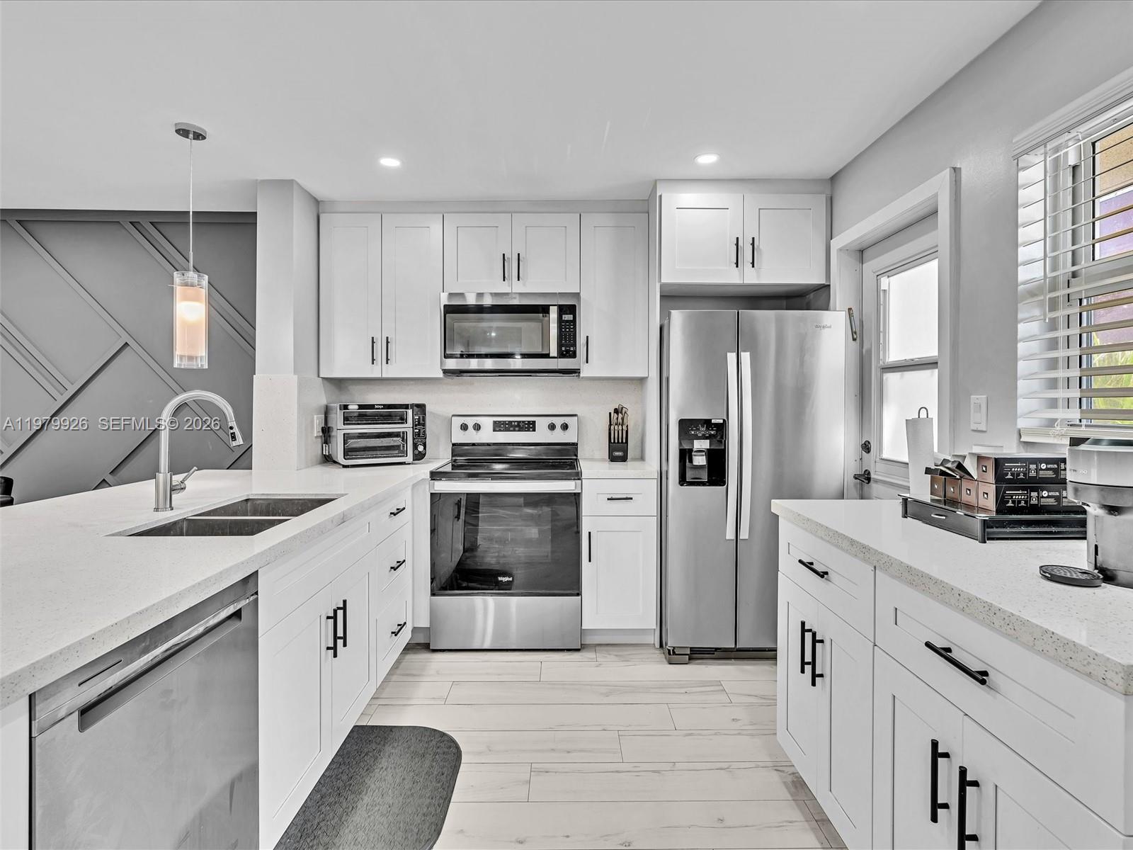 610 NE 12th Ave # 203