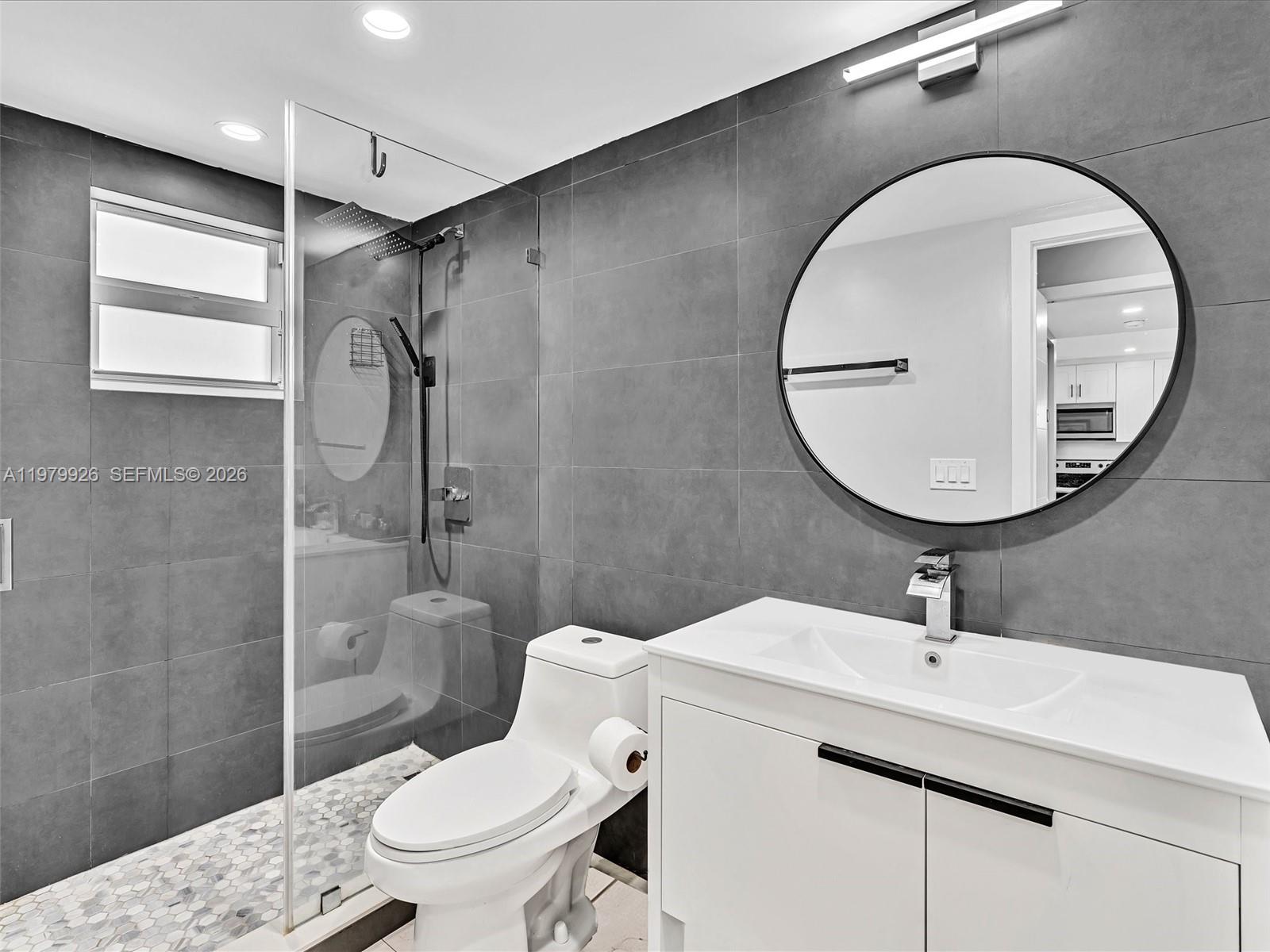 610 NE 12th Ave # 203