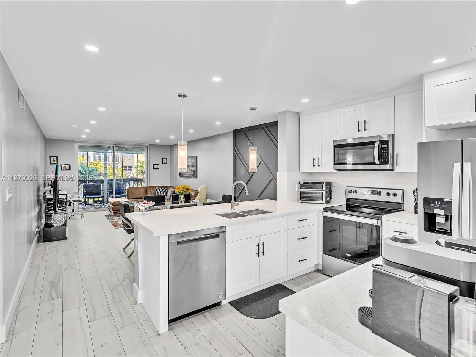 610 NE 12th Ave # 203