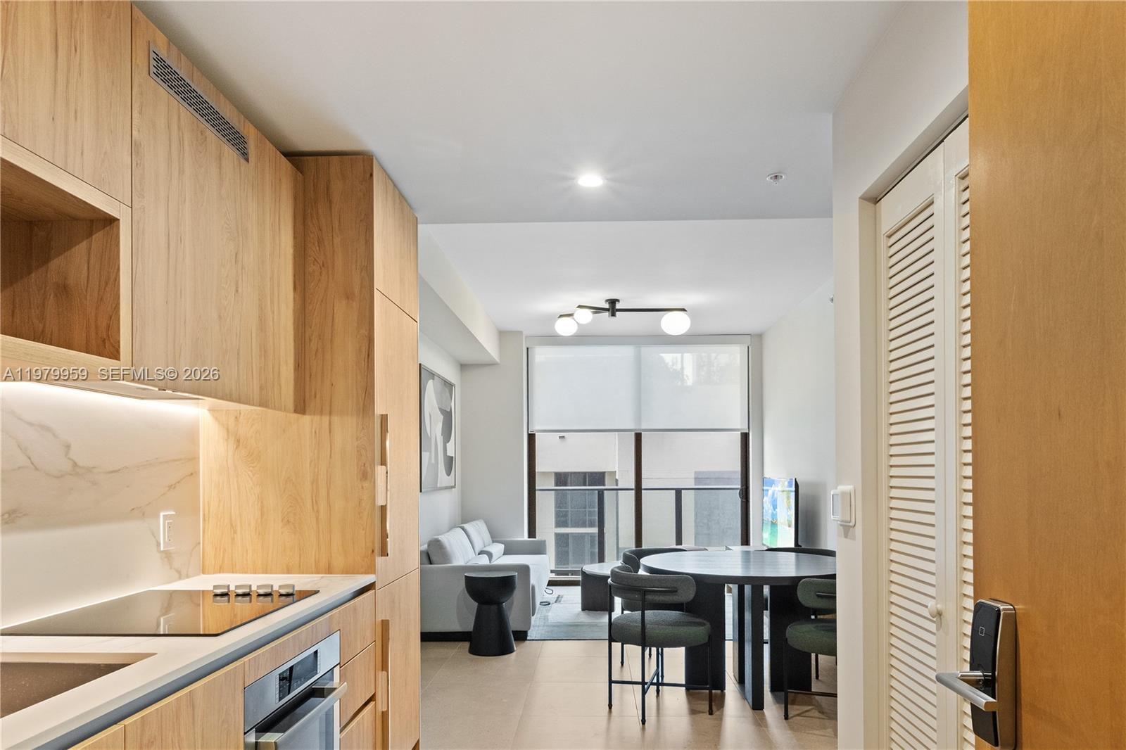 11 NE 6 ST # 910