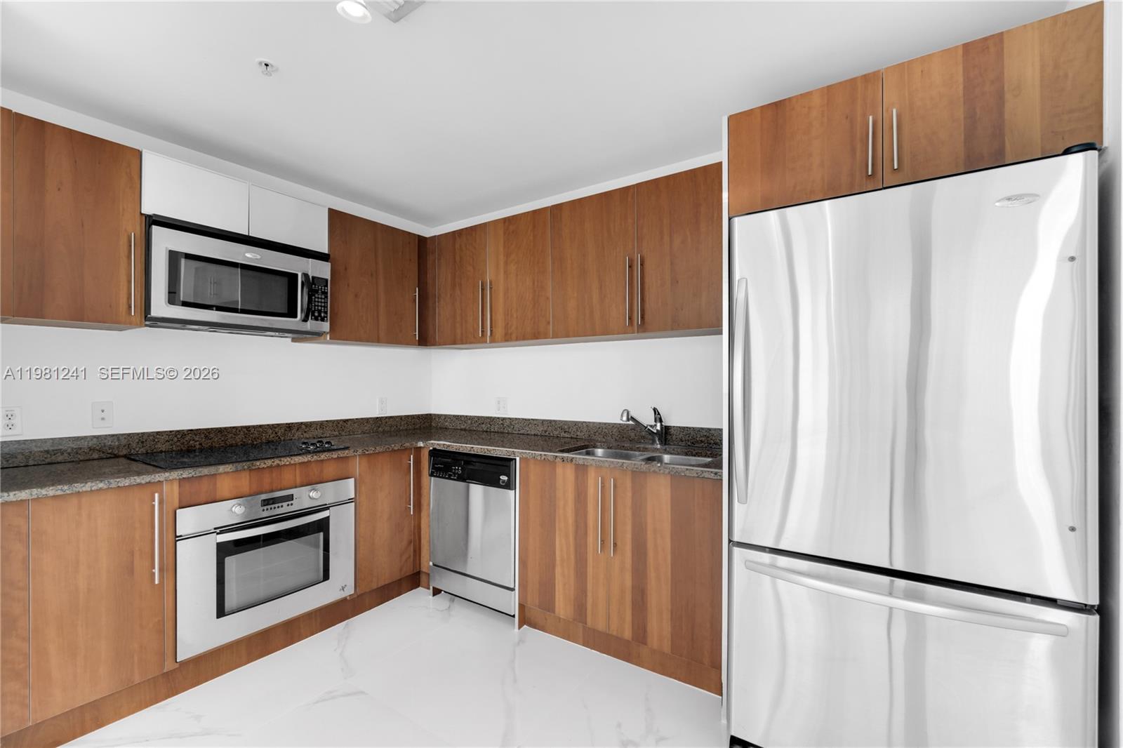 300 S BISCAYNE BL # 3309 Unit: T-3309