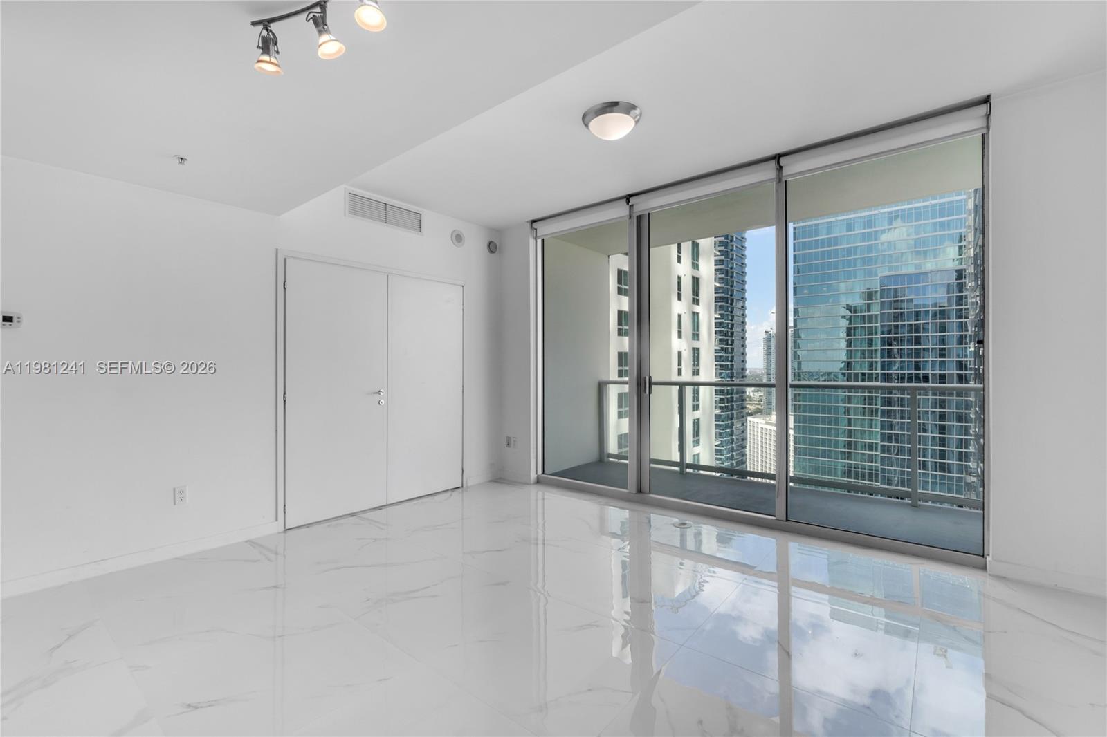 300 S BISCAYNE BL # 3309 Unit: T-3309