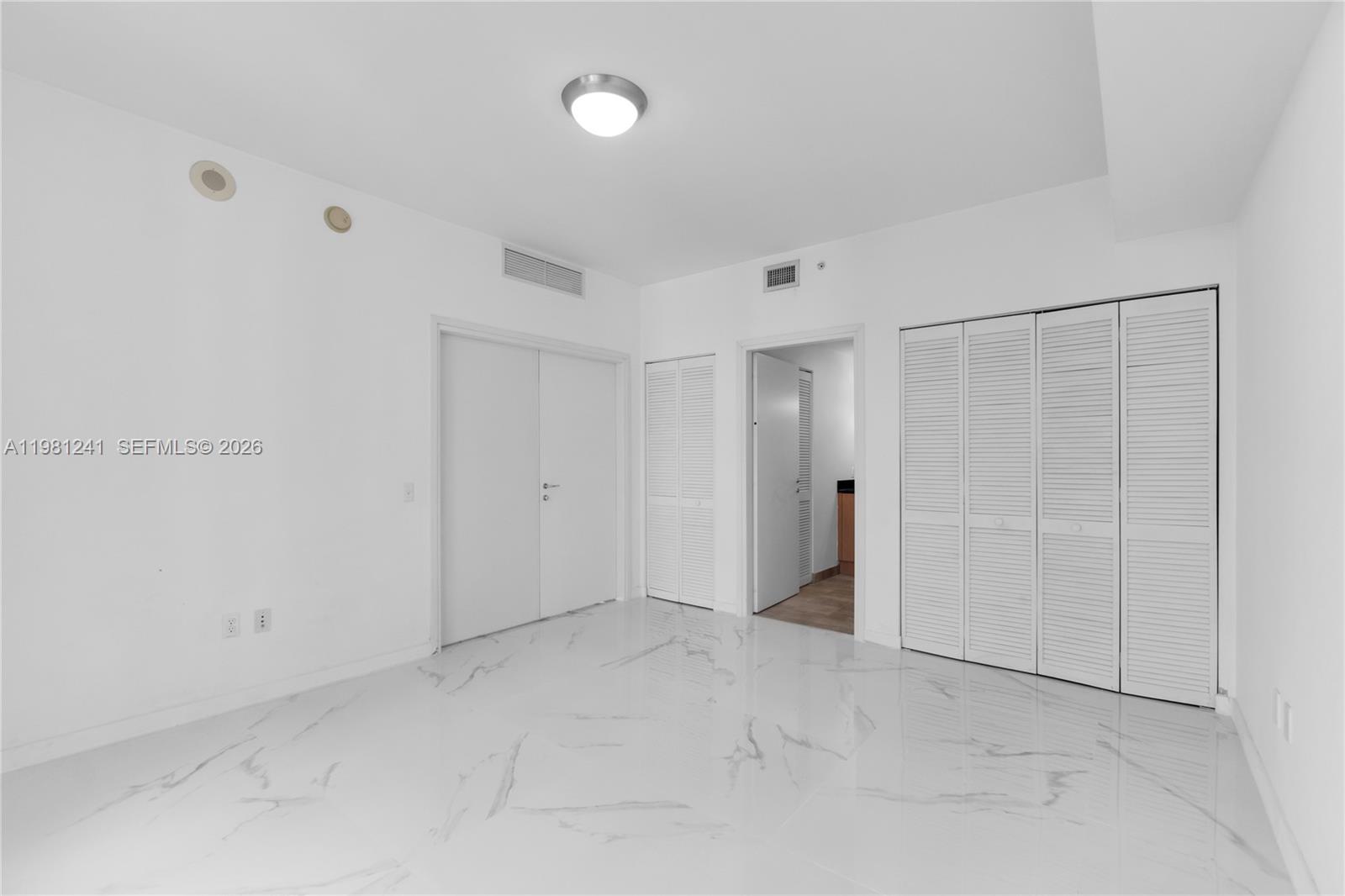 300 S BISCAYNE BL # 3309 Unit: T-3309