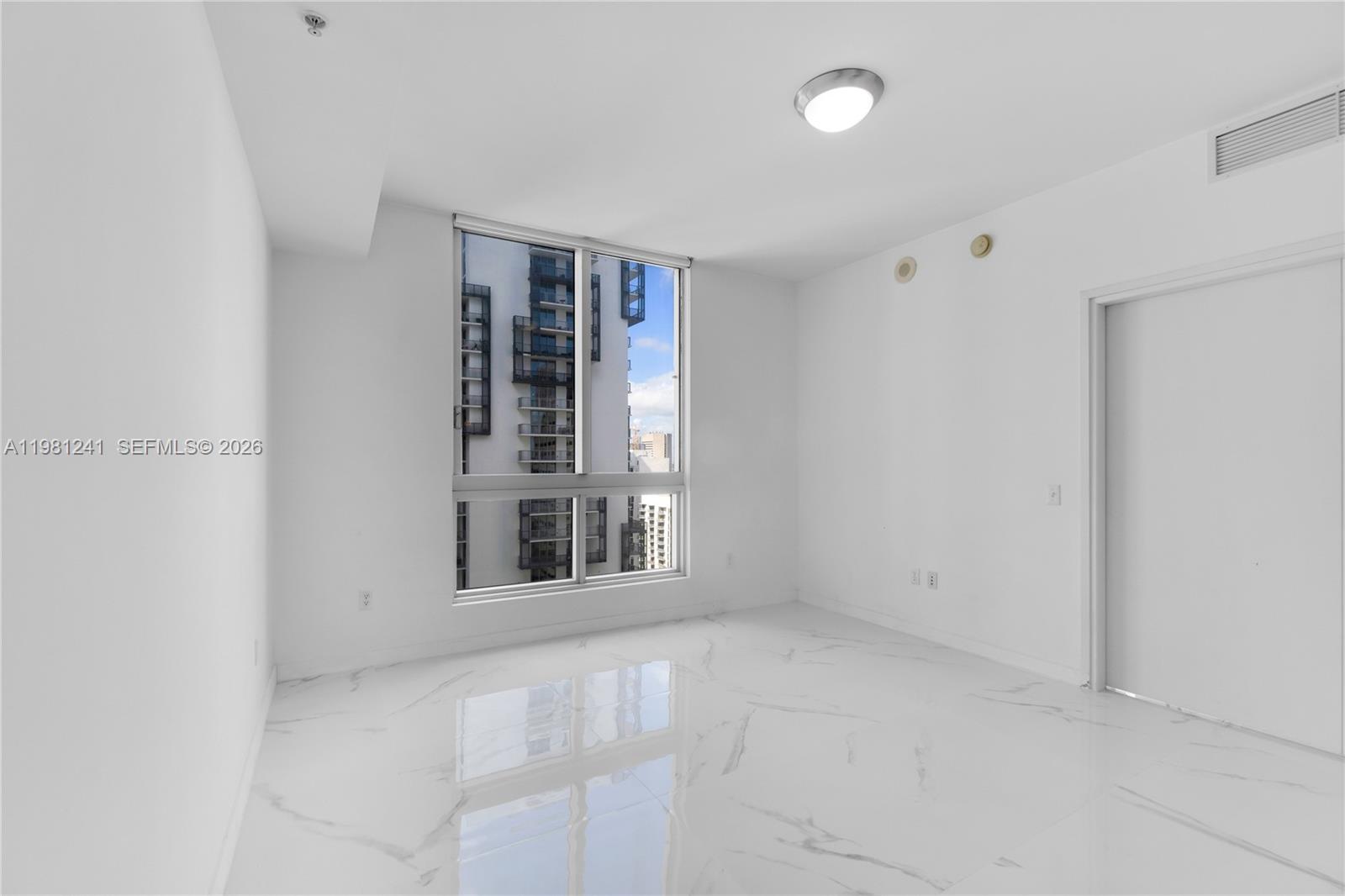 300 S BISCAYNE BL # 3309 Unit: T-3309