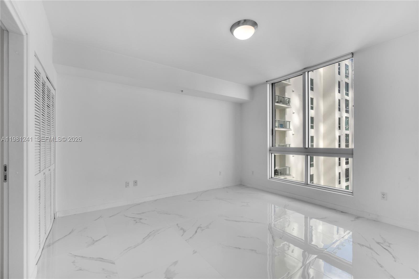 300 S BISCAYNE BL # 3309 Unit: T-3309