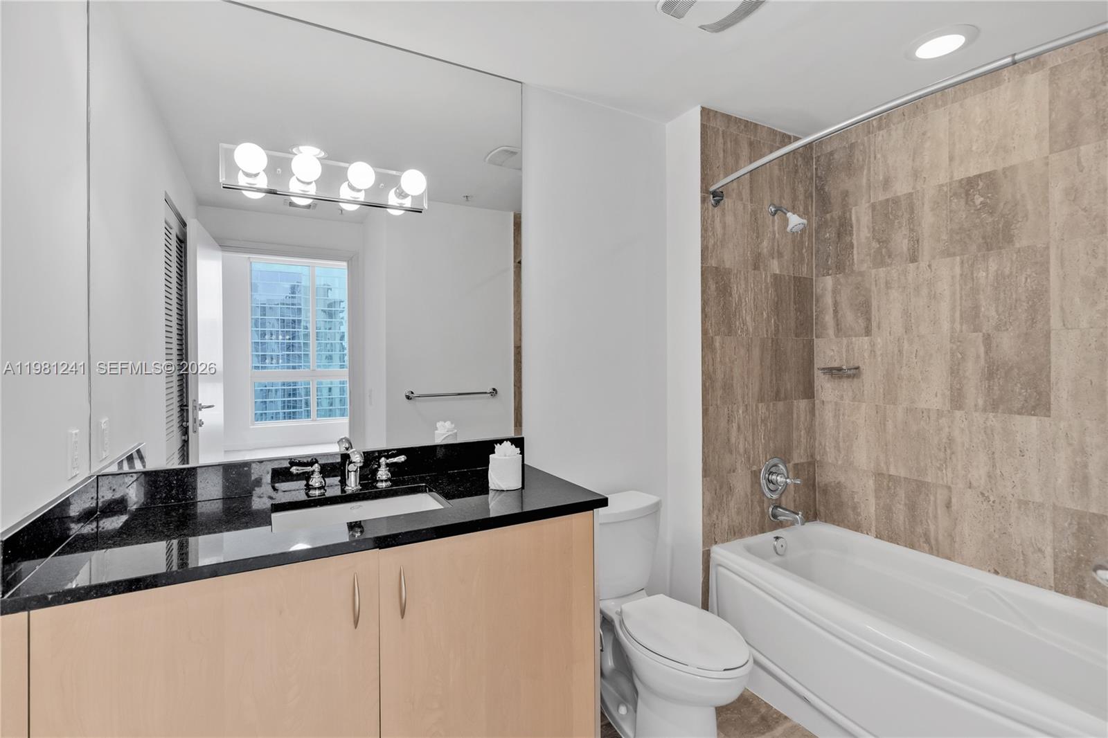 300 S BISCAYNE BL # 3309 Unit: T-3309